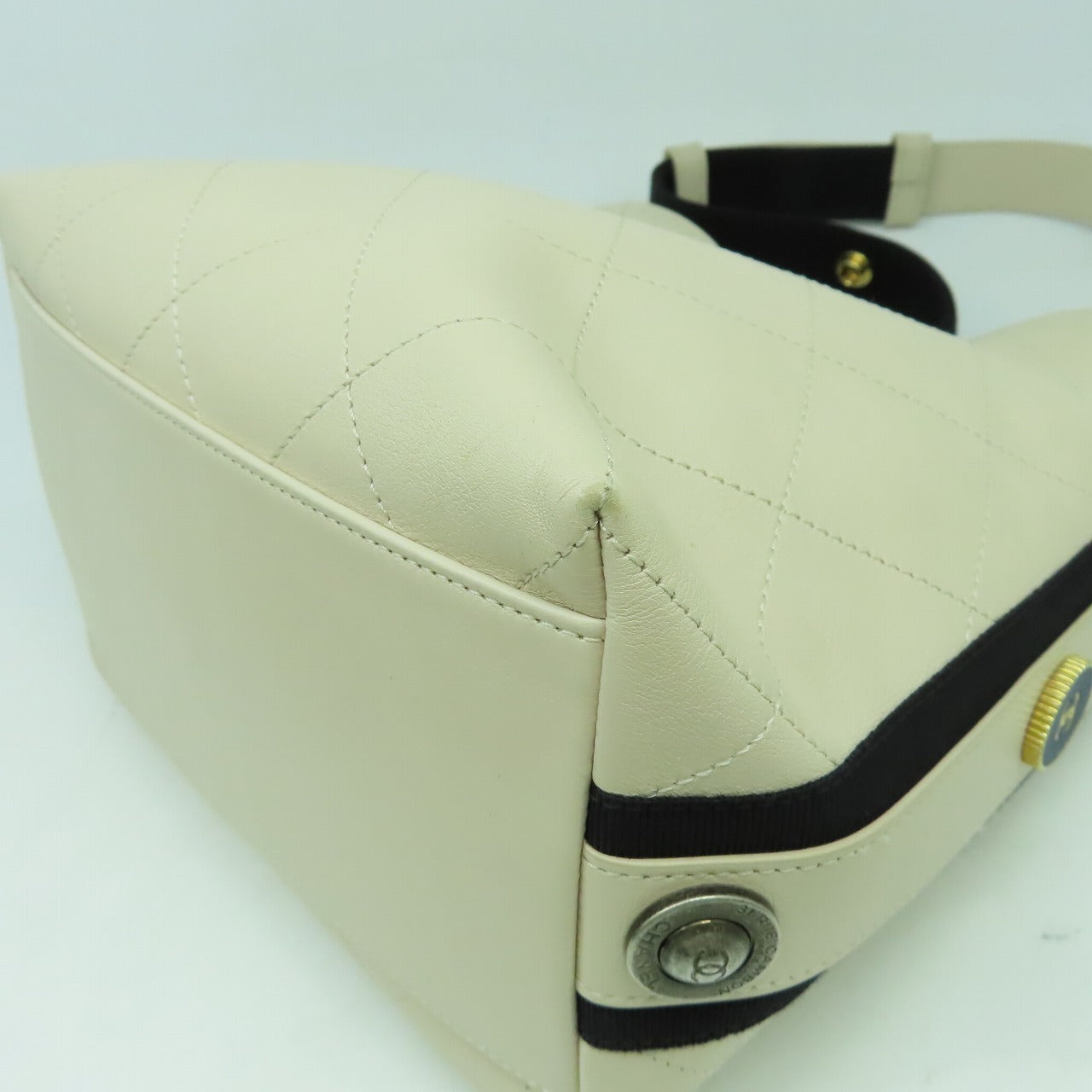 CHANEL 【激減優惠】菱格牛皮皮革Shoulder Bag金扣肩背袋米色