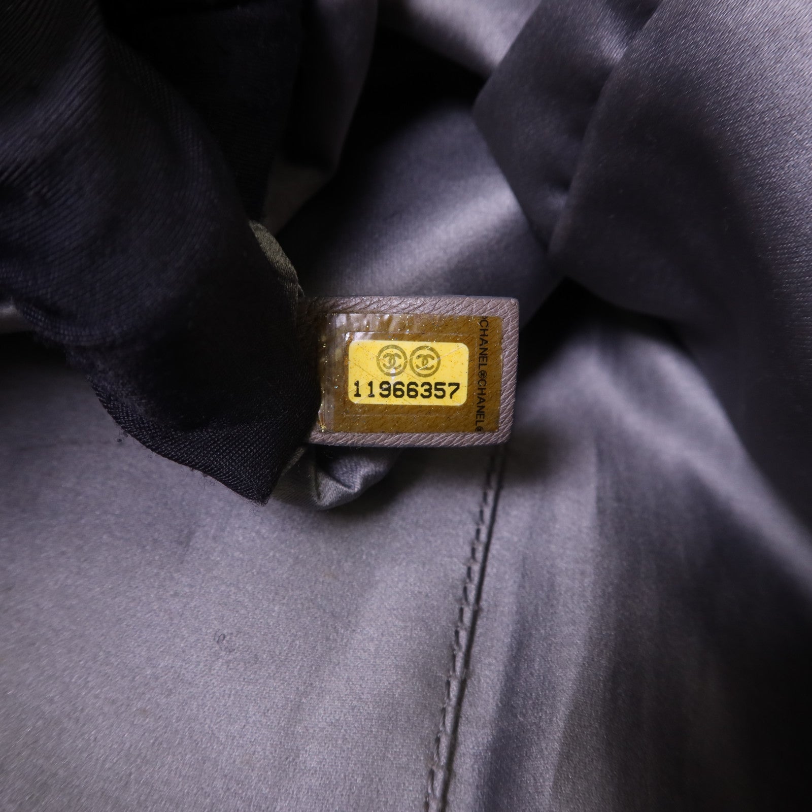 CHANEL 牛皮皮革Modern Chain Rhodoid East West Tote銀扣手挽袋