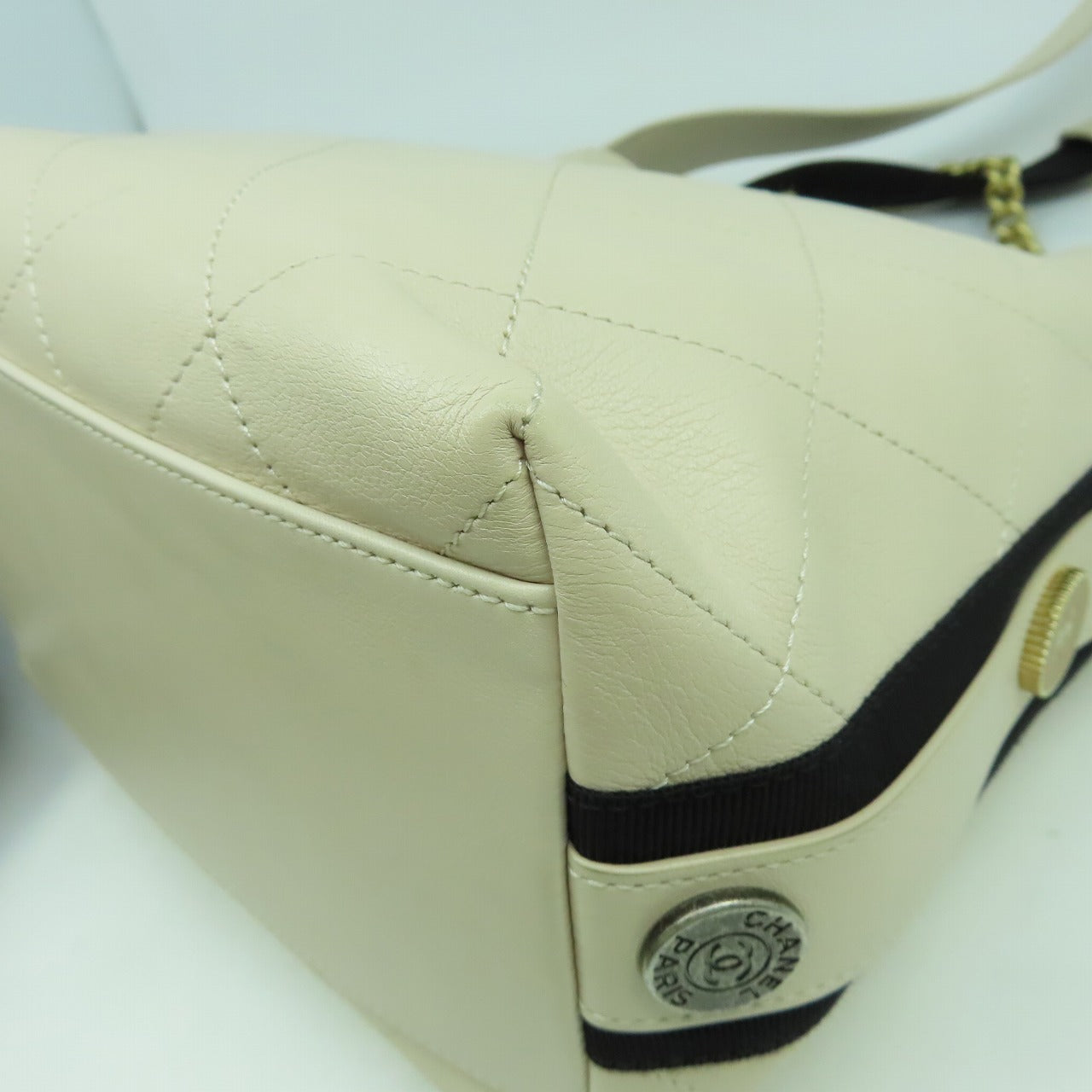 CHANEL 【激減優惠】菱格牛皮皮革Shoulder Bag金扣肩背袋米色