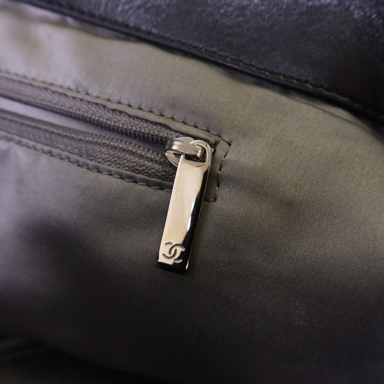 CHANEL 牛皮皮革Modern Chain Rhodoid East West Tote銀扣手挽袋
