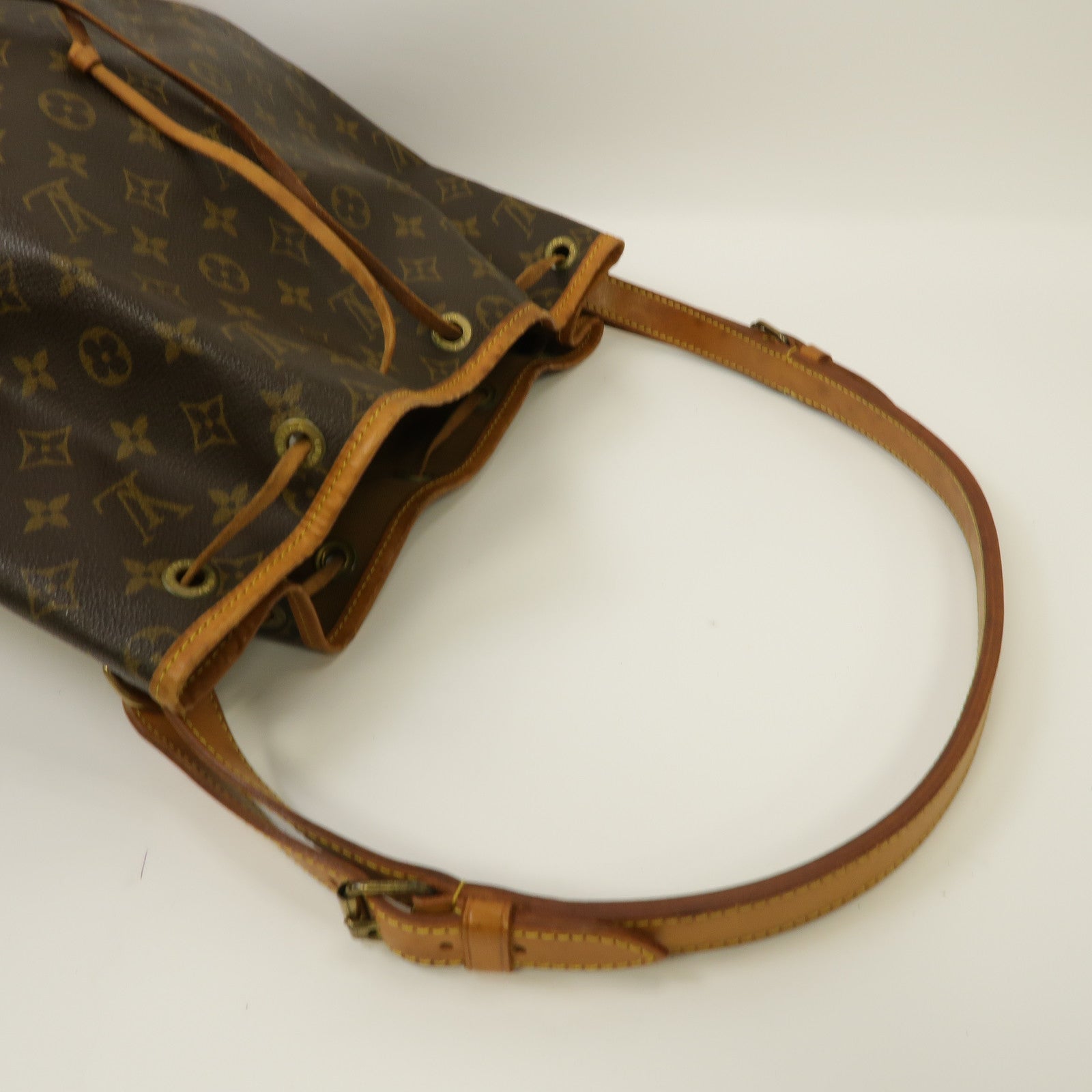 LOUIS VUITTON Monogram Petit Noe金扣肩背袋啡色