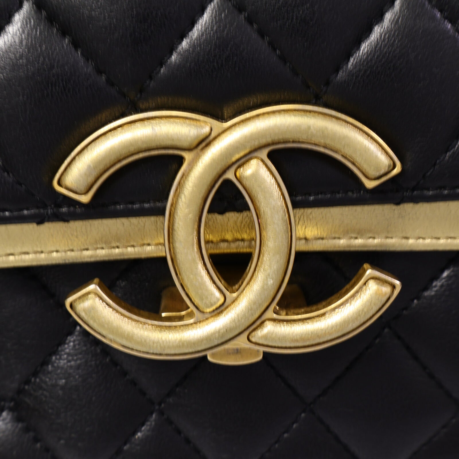 CHANEL 羊皮皮革CC Chic Double鏈帶肩背袋