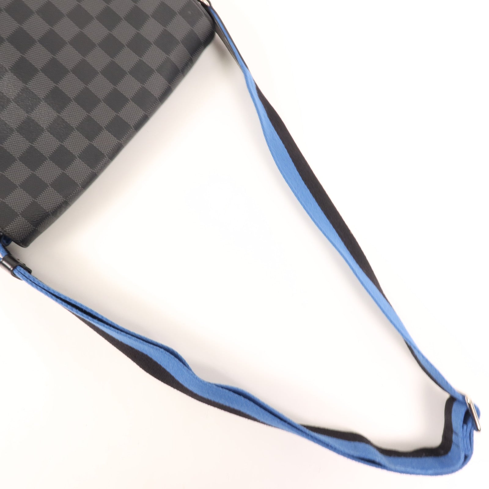 LOUIS VUITTON Damier Graphite District PM銀扣肩背袋