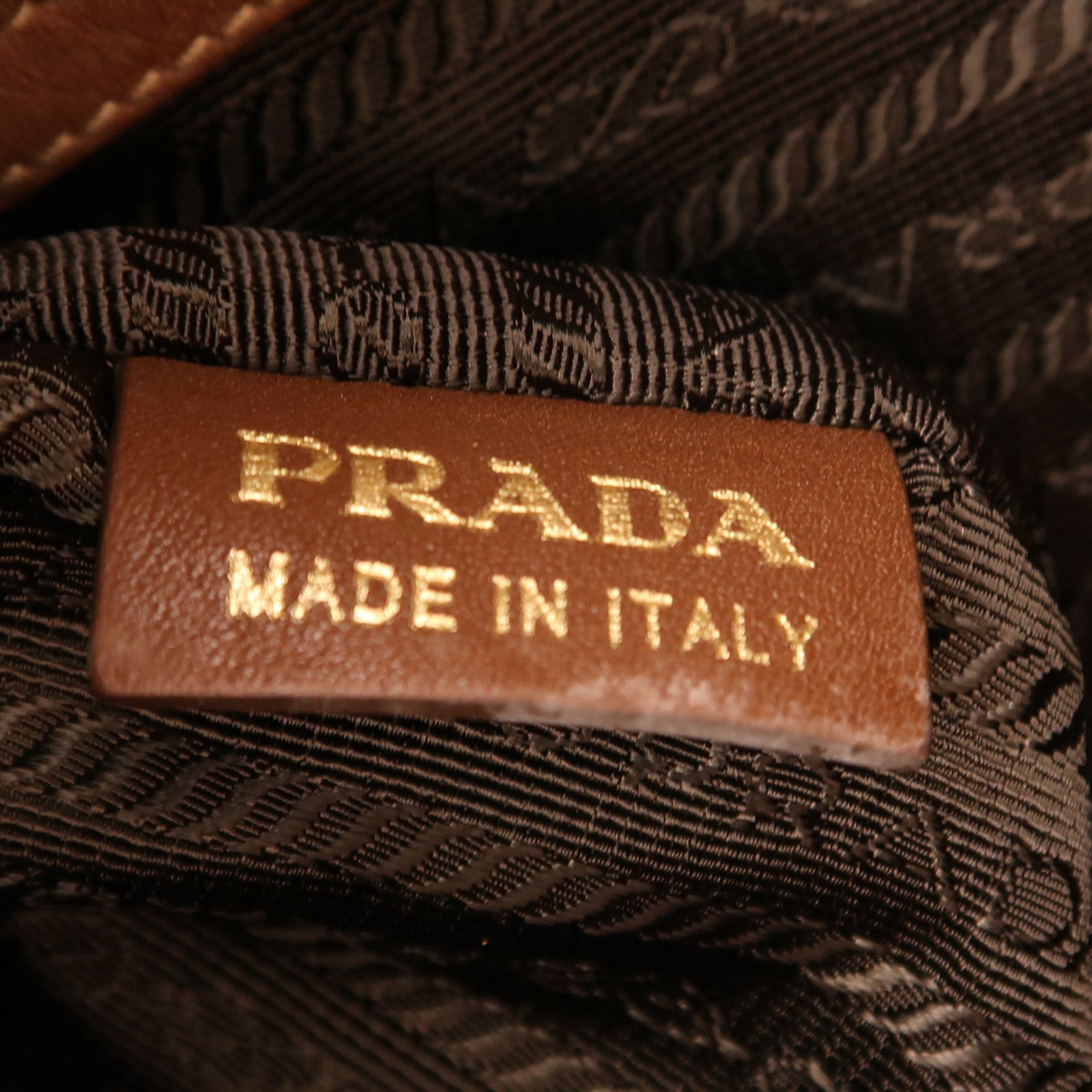 PRADA 牛皮皮革Shoulder Bag金扣肩背袋