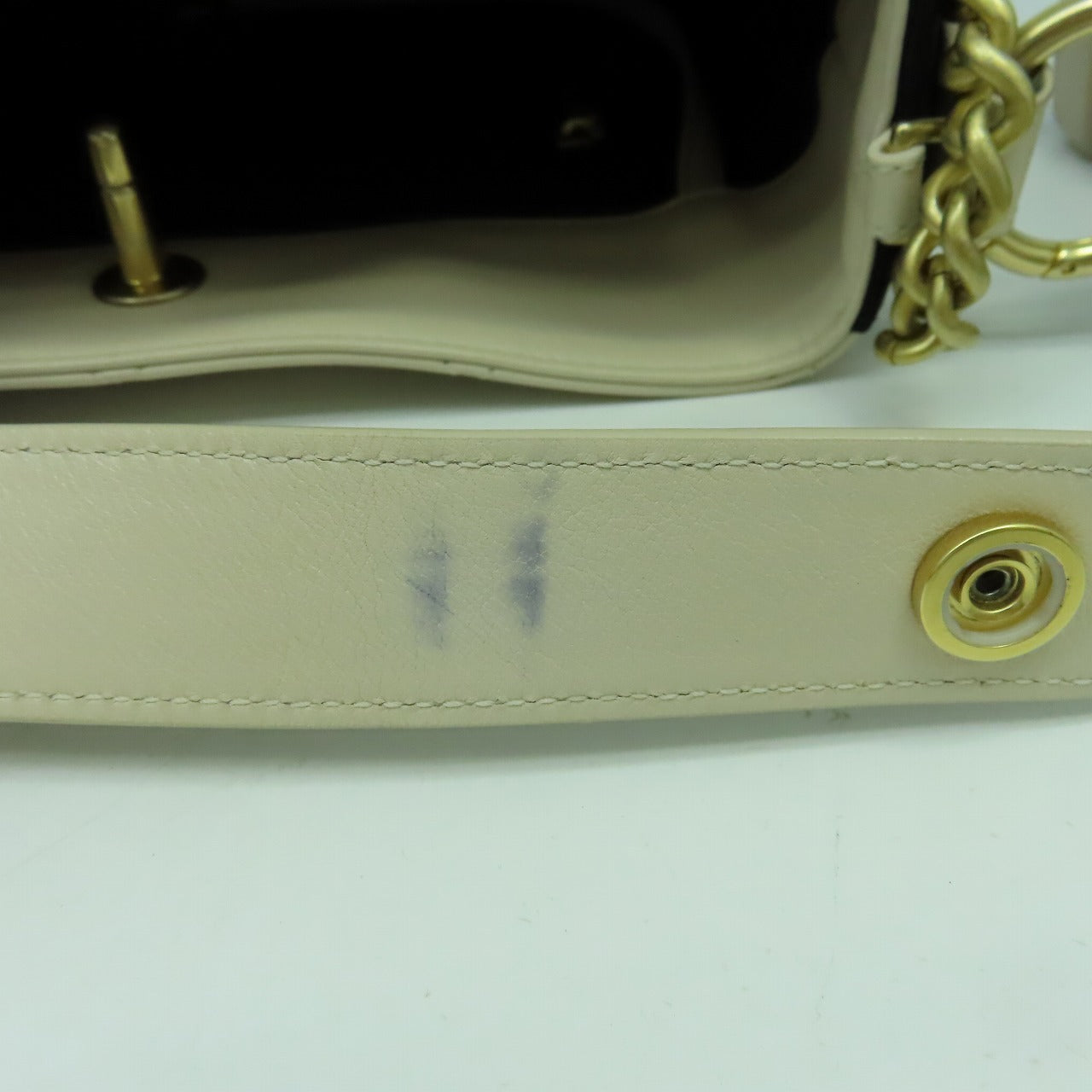 CHANEL 【激減優惠】菱格牛皮皮革Shoulder Bag金扣肩背袋米色