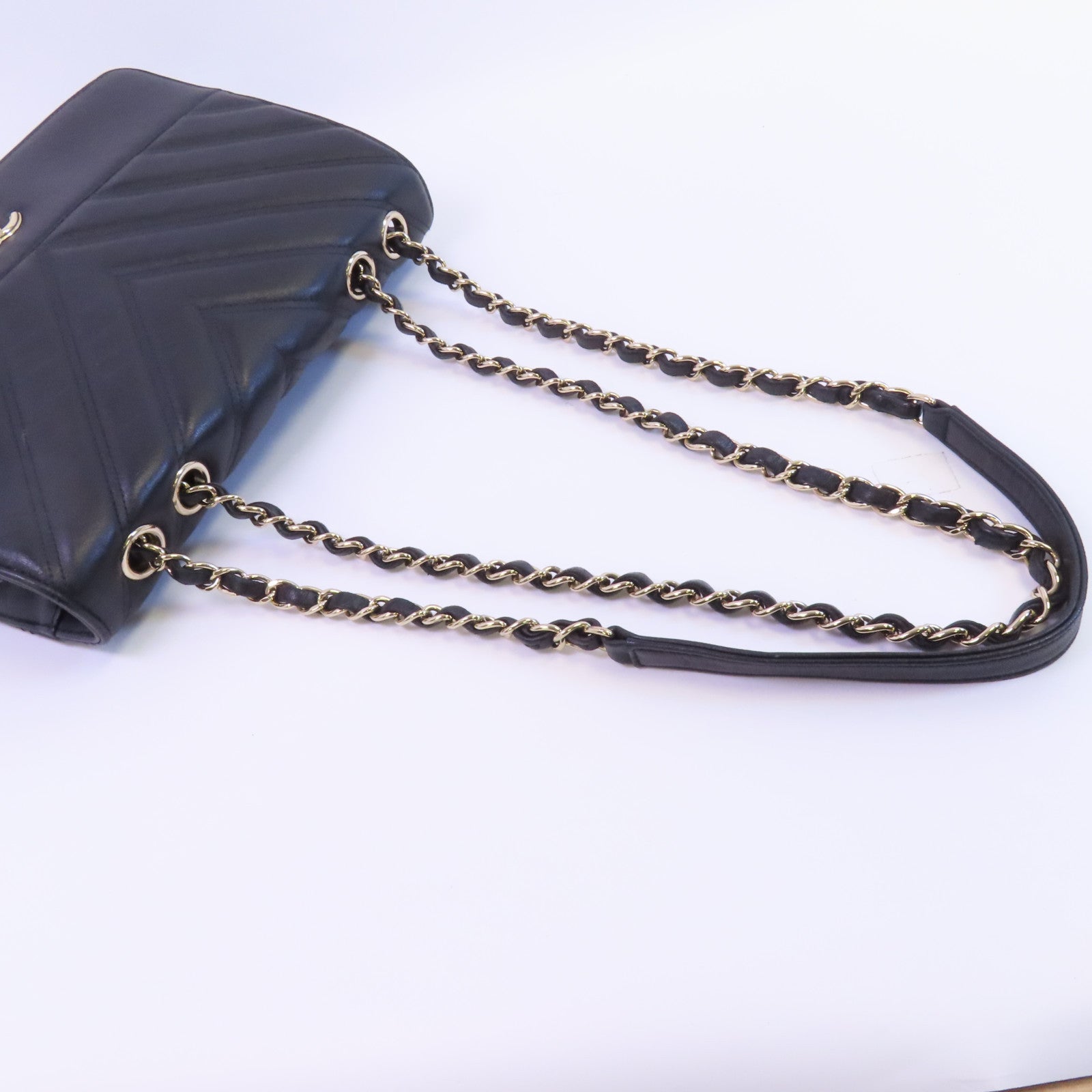 CHANEL 牛皮皮革Chain Shoulder金扣鏈帶肩背袋