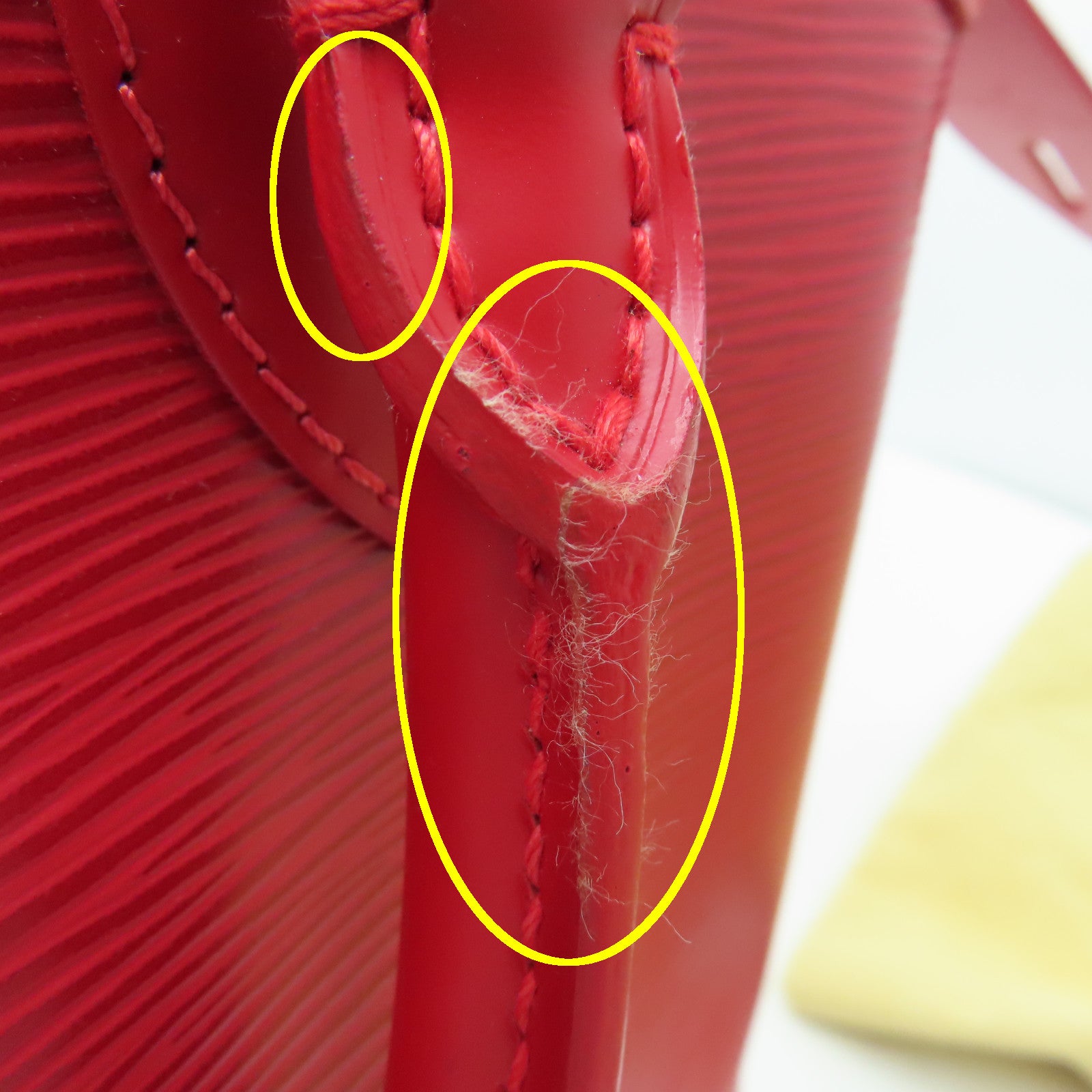 LOUIS VUITTON 【激減優惠】Epi Lockit Vertical銀扣手挽袋紅色