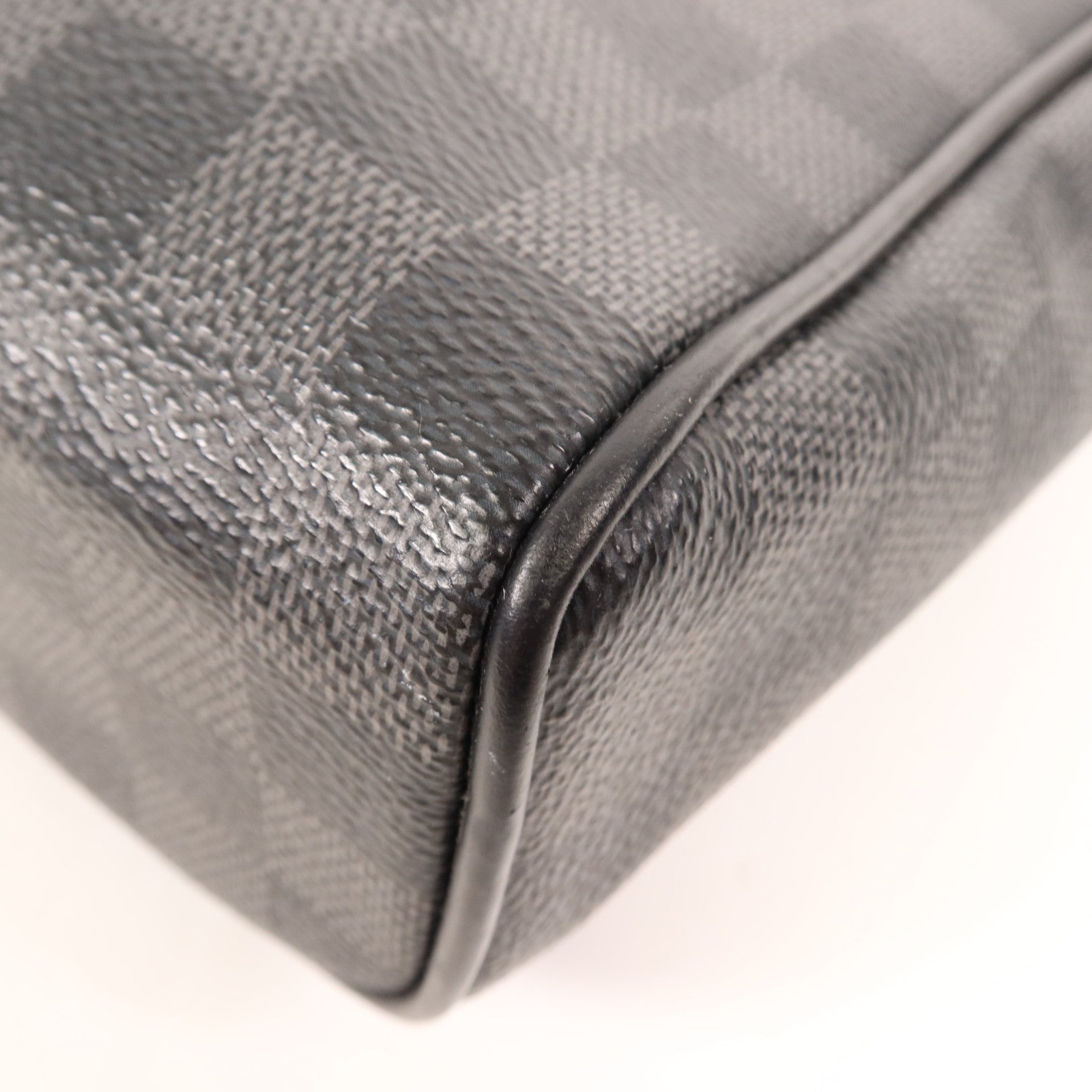 LOUIS VUITTON Damier Graphite District PM銀扣肩背袋