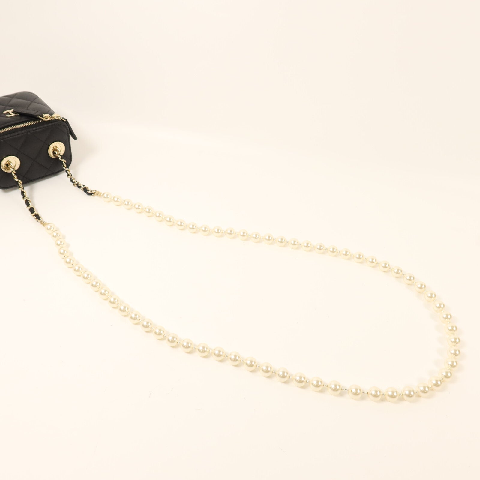 CHANEL 羊皮皮革Mini Pearl Vanity Case金扣鏈帶肩背袋
