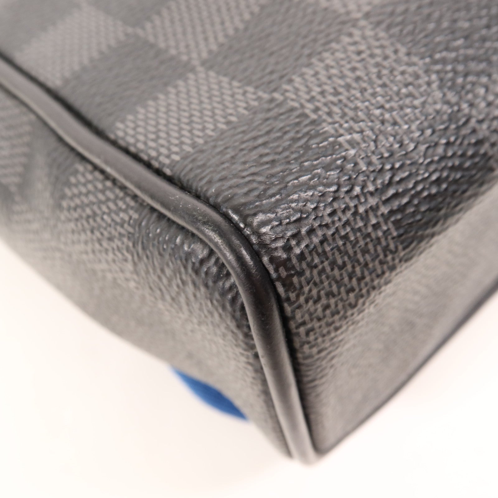 LOUIS VUITTON Damier Graphite District PM銀扣肩背袋