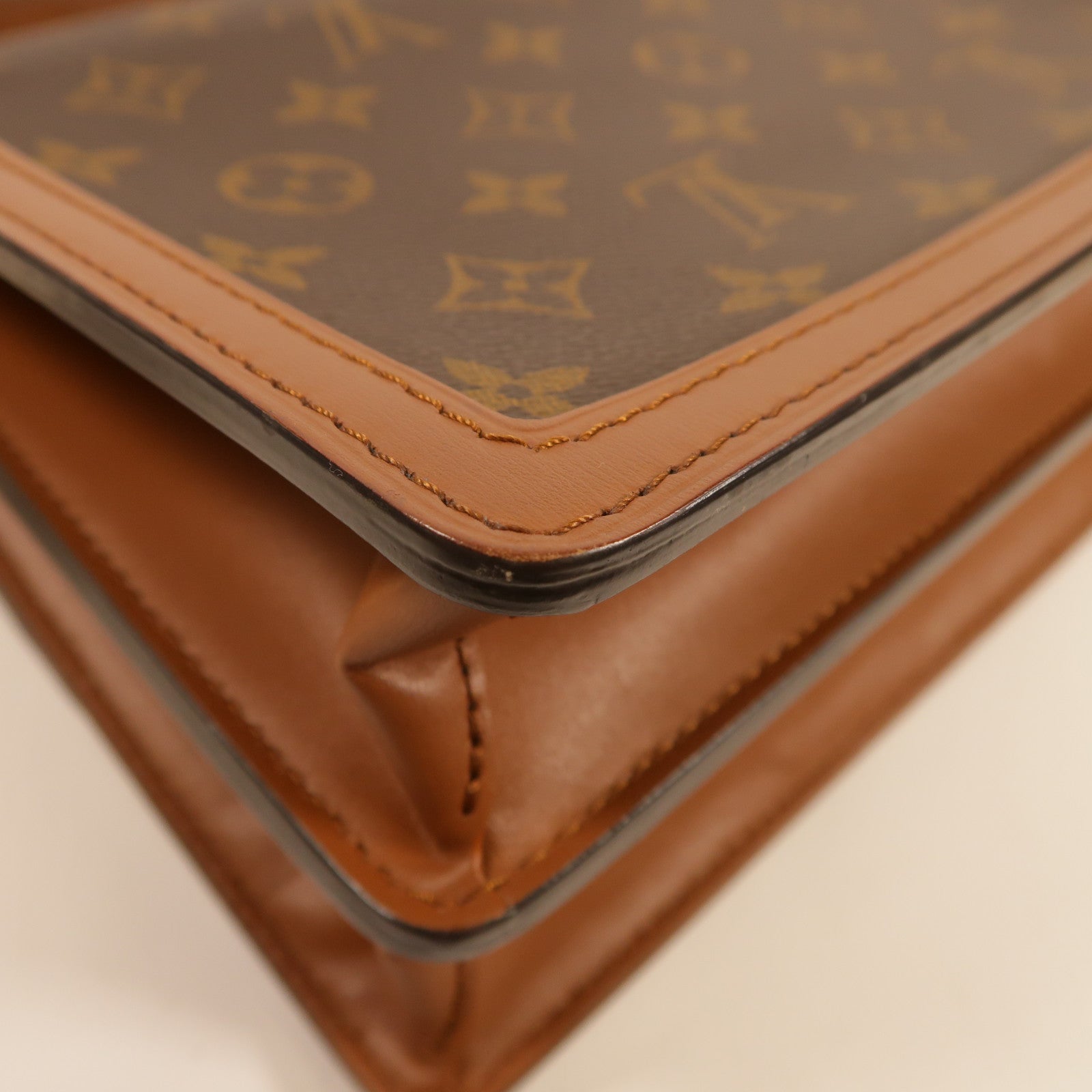 LOUIS VUITTON Monogram Reverse Dauphine MM金扣肩背袋