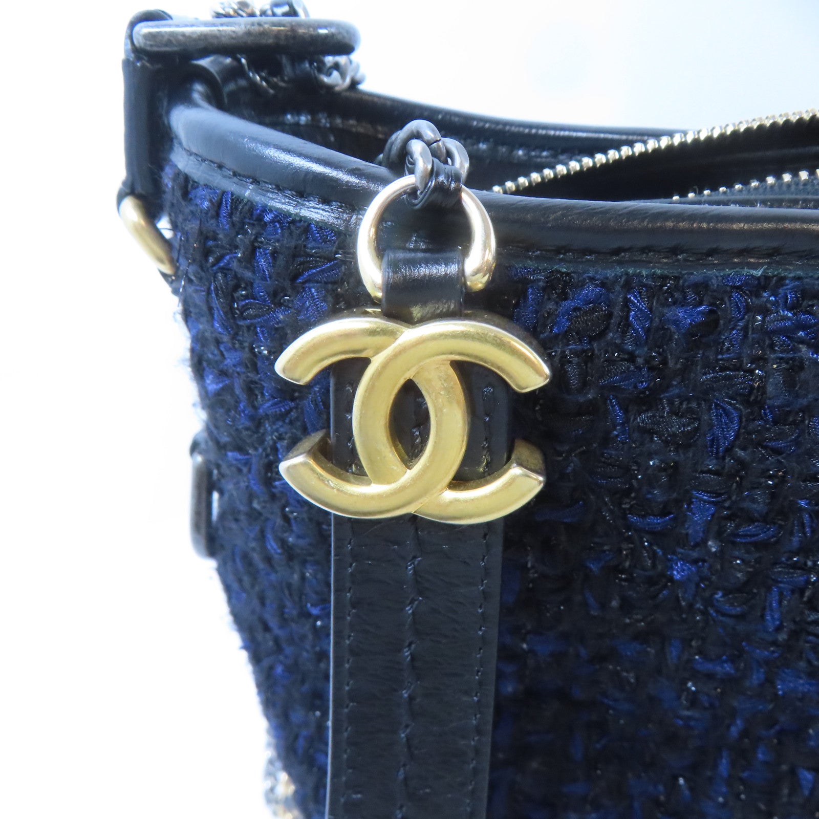 CHANEL 牛皮皮革/斜紋軟呢Gabrielle Bag鏈帶肩背袋藍色/黑色