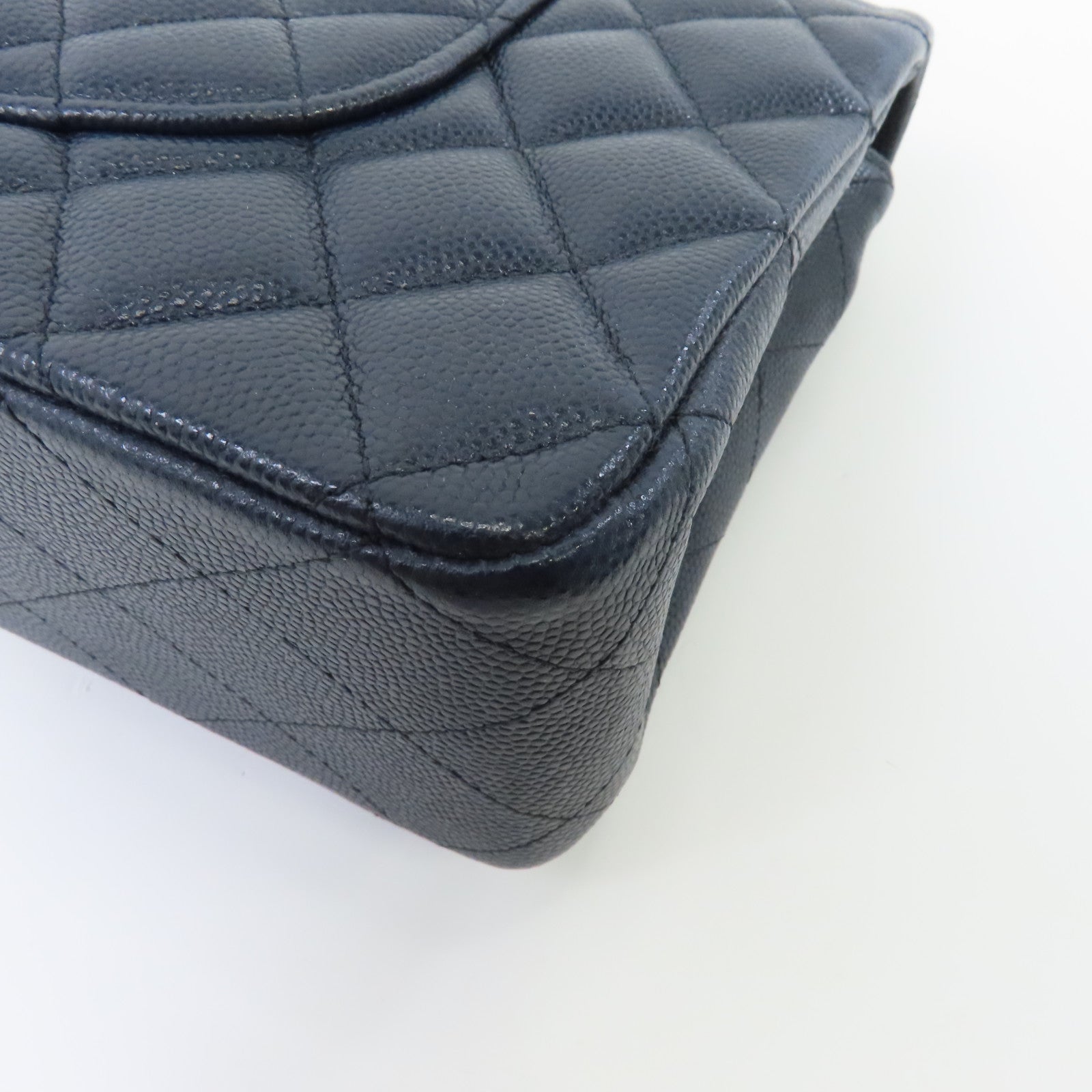 CHANEL 菱格Caviar皮革Classic Flap 25cm金扣鏈帶肩背袋深藍色