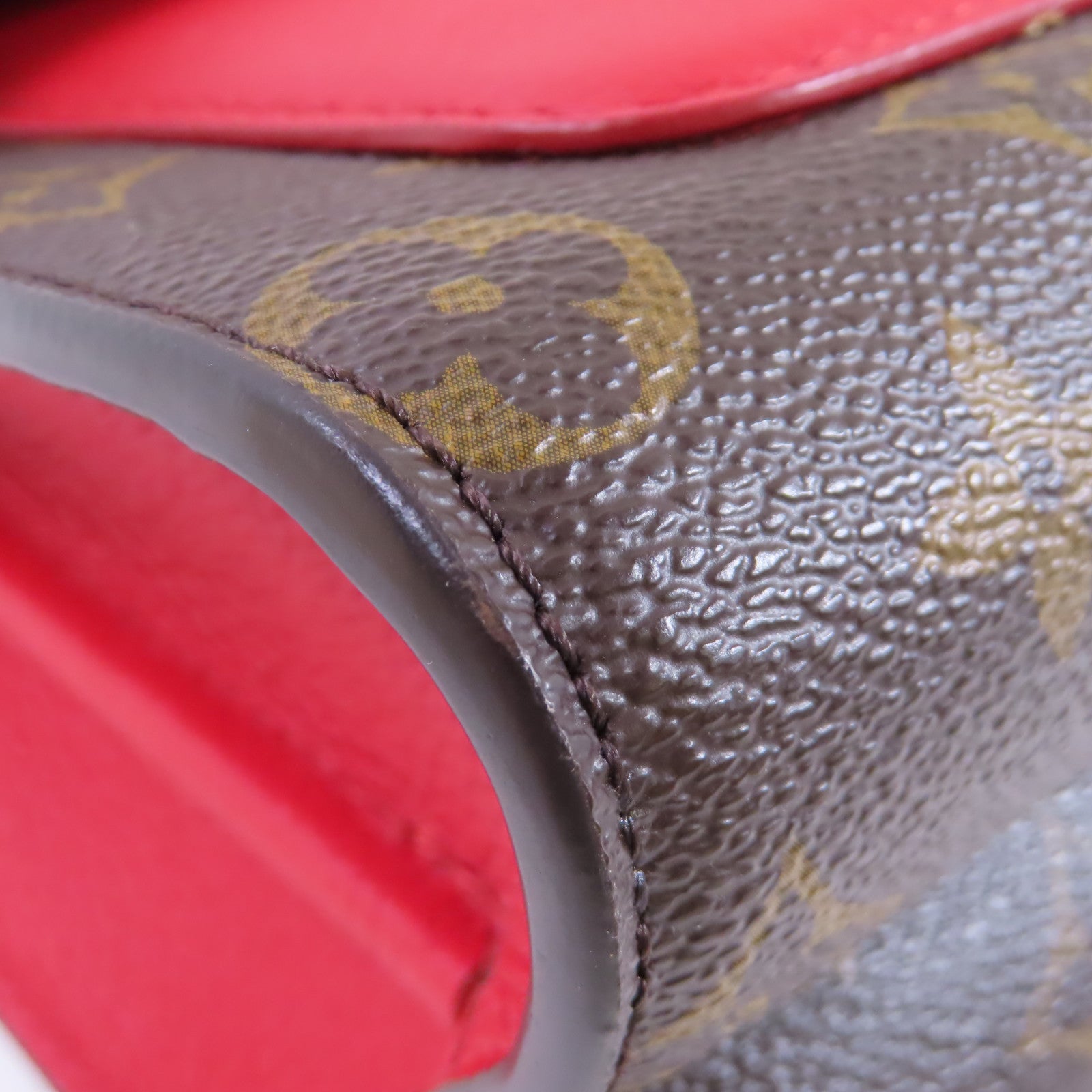 LOUIS VUITTON Monogram Victoire Shoulder Bag金扣鏈帶肩背袋紅色/啡色