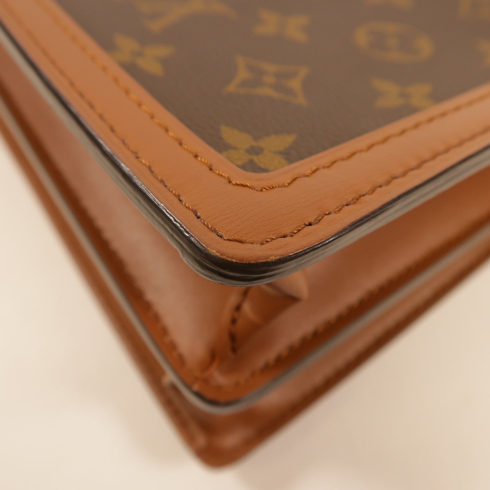 LOUIS VUITTON Monogram Reverse Dauphine MM金扣肩背袋