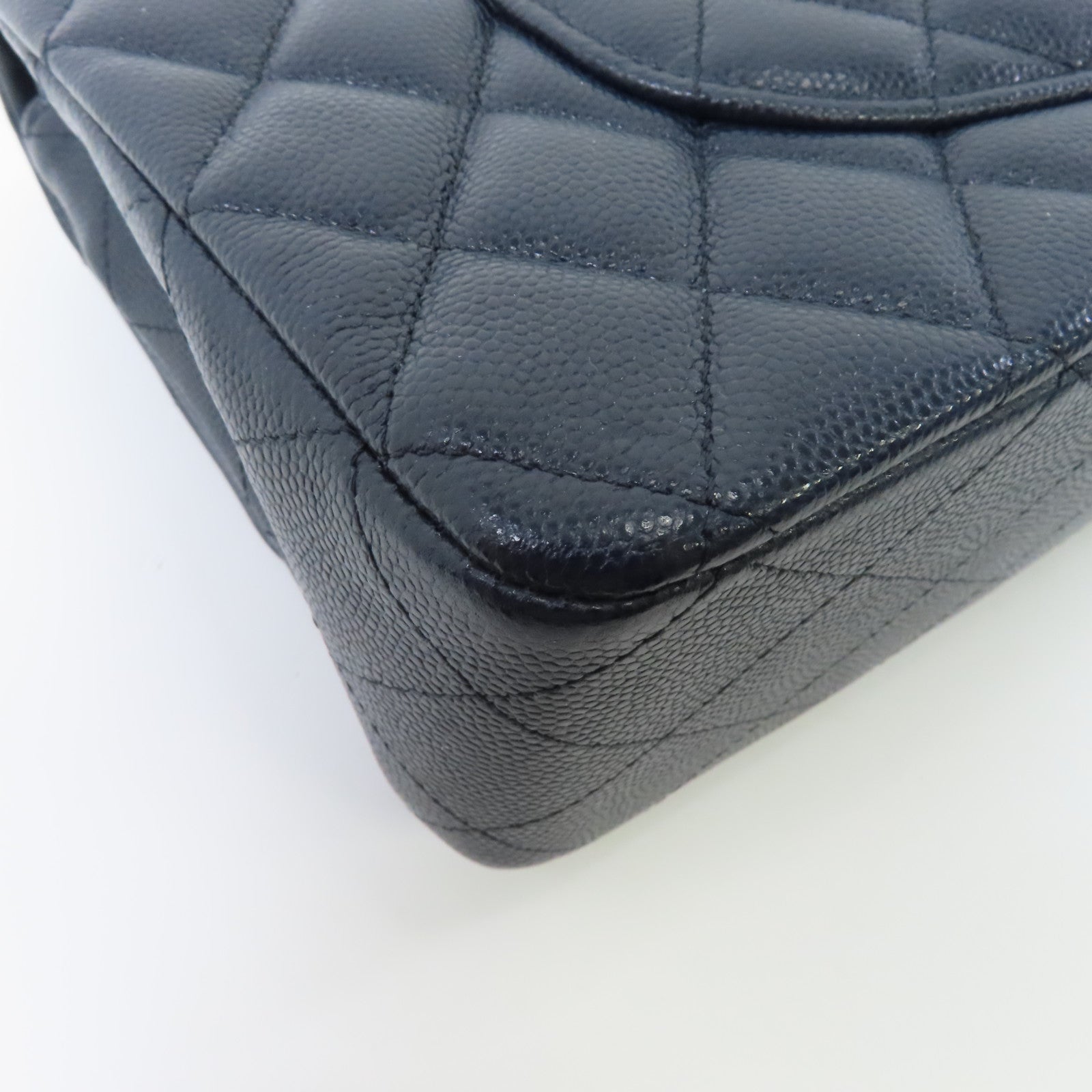 CHANEL 菱格Caviar皮革Classic Flap 25cm金扣鏈帶肩背袋深藍色