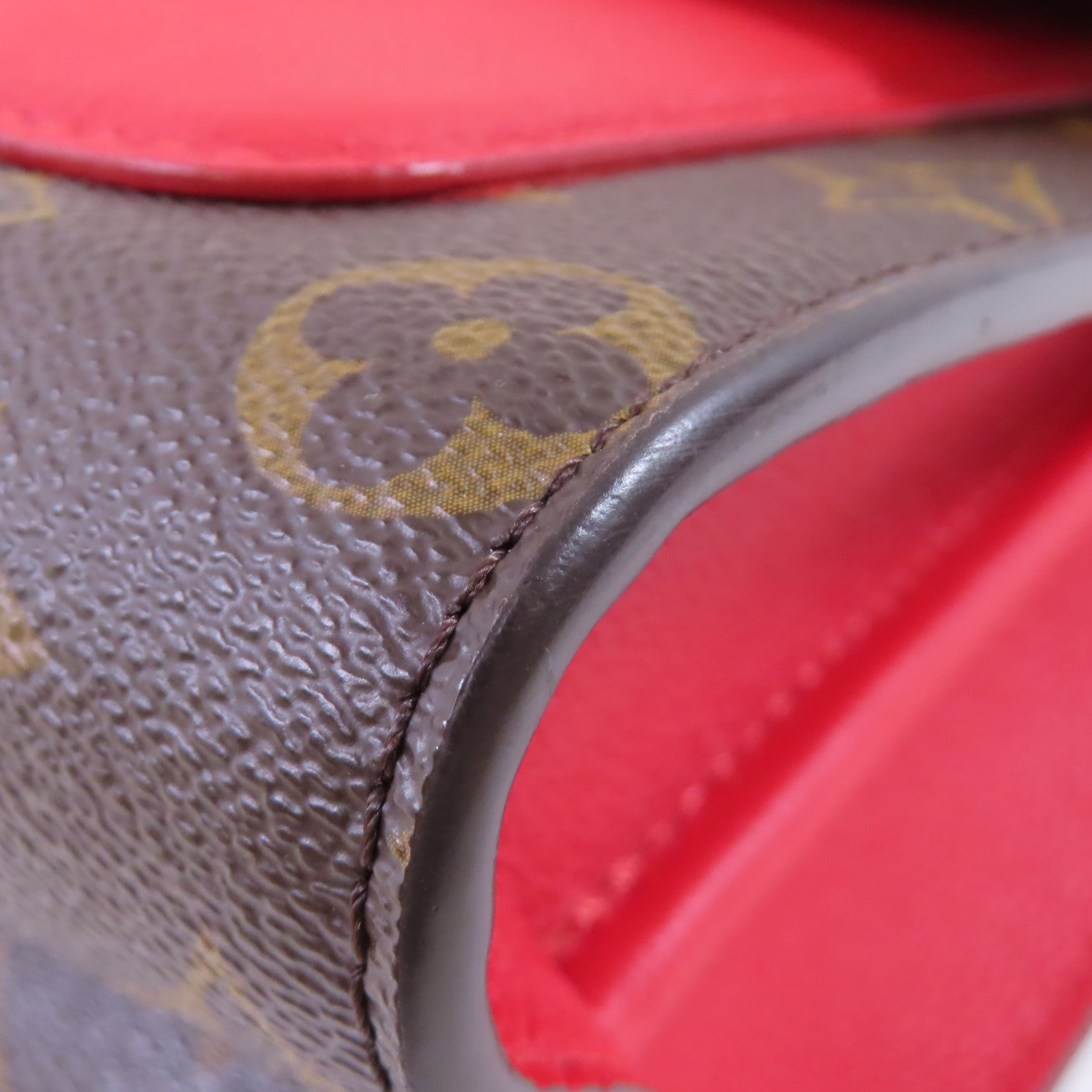 LOUIS VUITTON Monogram Victoire Shoulder Bag金扣鏈帶肩背袋紅色/啡色