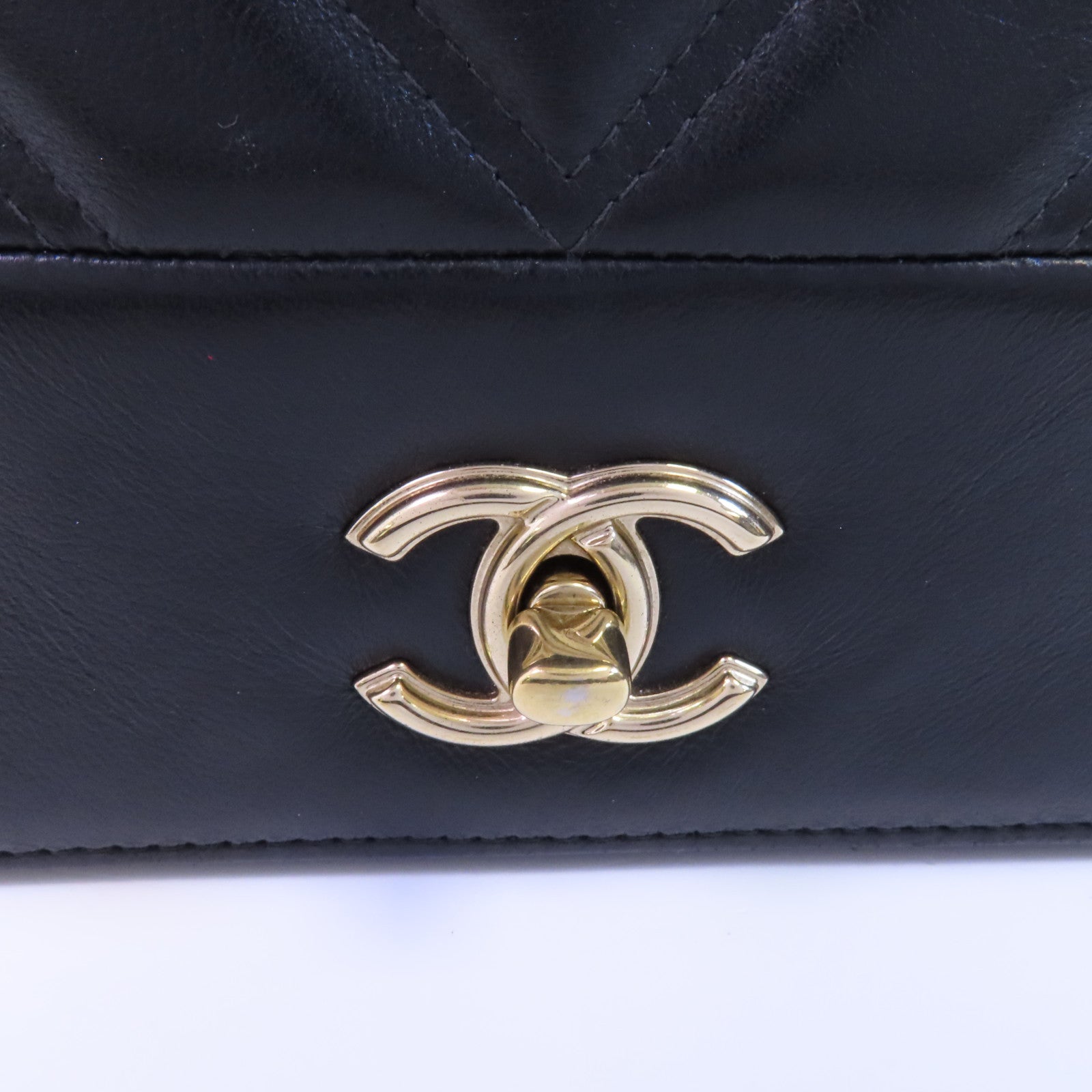 CHANEL 牛皮皮革Chain Shoulder金扣鏈帶肩背袋