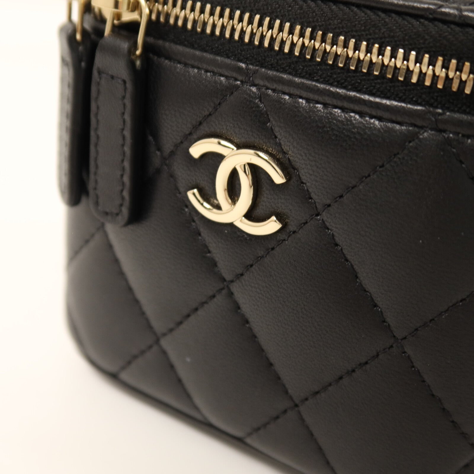 CHANEL 【激減優惠】羊皮皮革Mini Pearl Vanity Case金扣鏈帶肩背袋