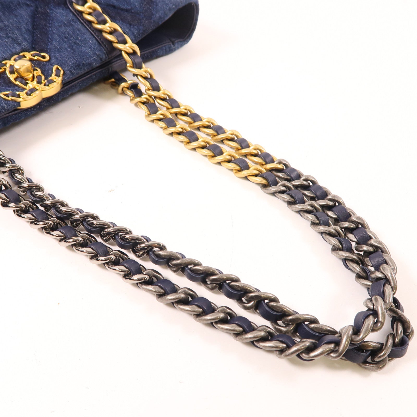 CHANEL 菱格牛仔布Chain Shoulder金扣鏈帶肩背袋藍色
