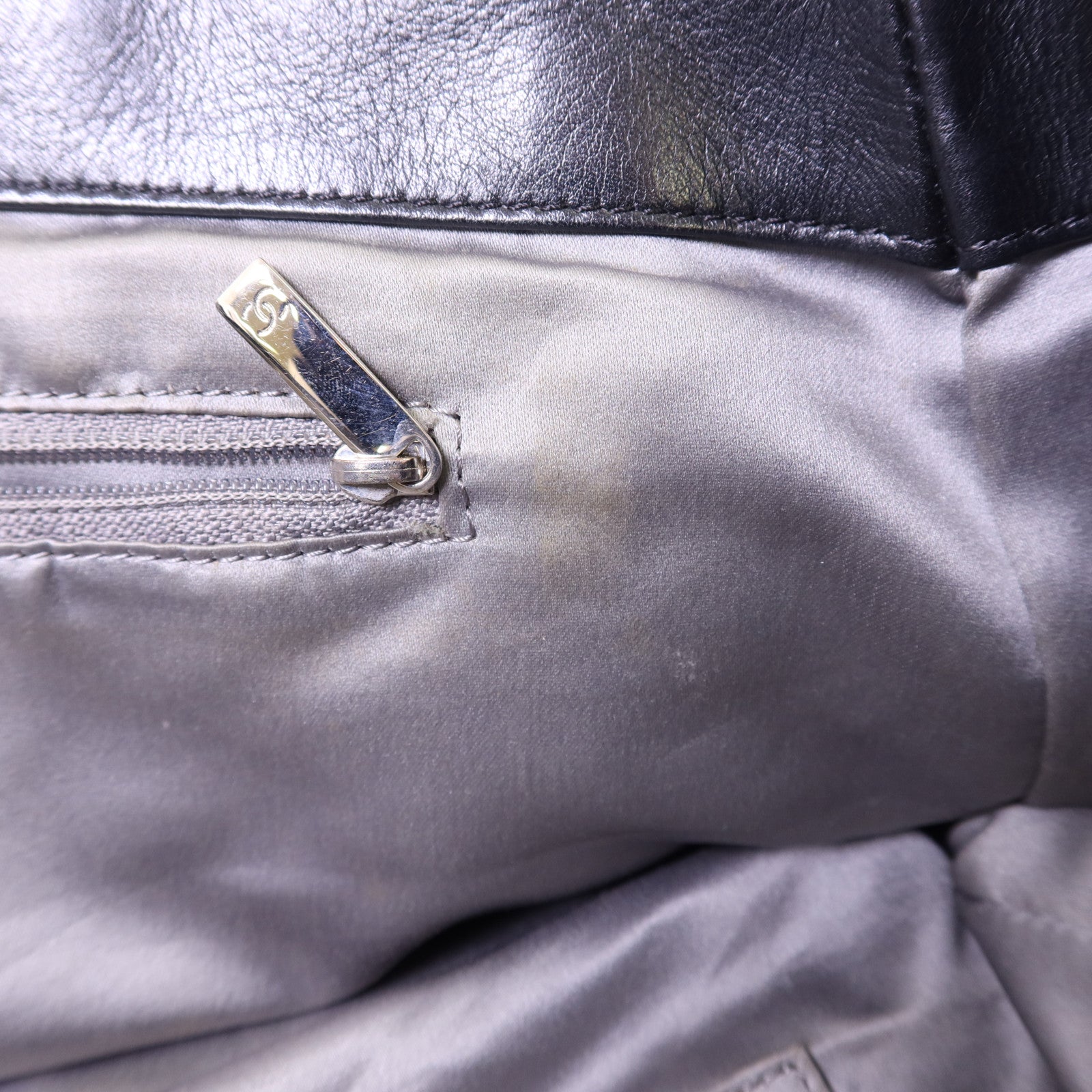 CHANEL 牛皮皮革Modern Chain Rhodoid East West Tote銀扣手挽袋