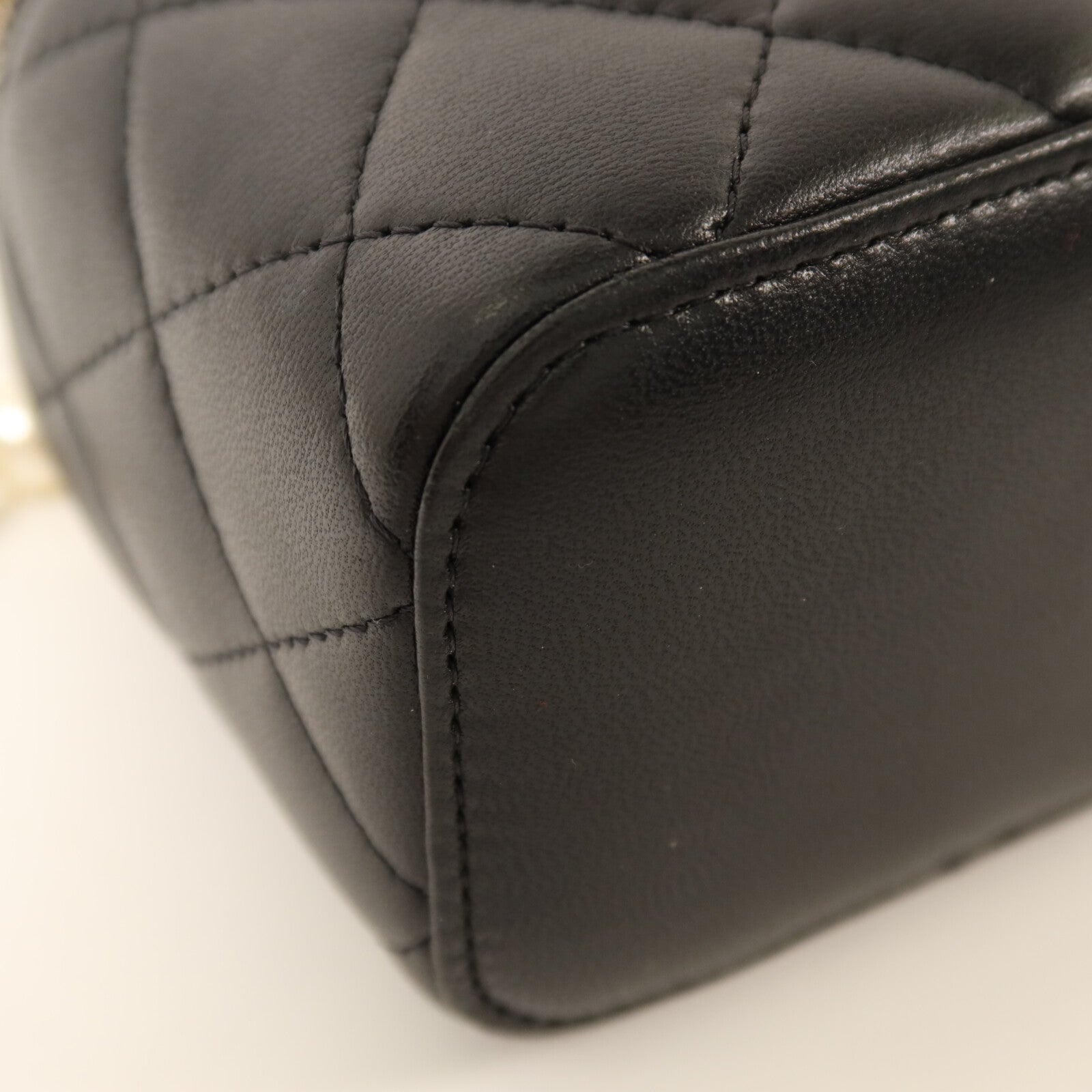 CHANEL 羊皮皮革Mini Pearl Vanity Case金扣鏈帶肩背袋