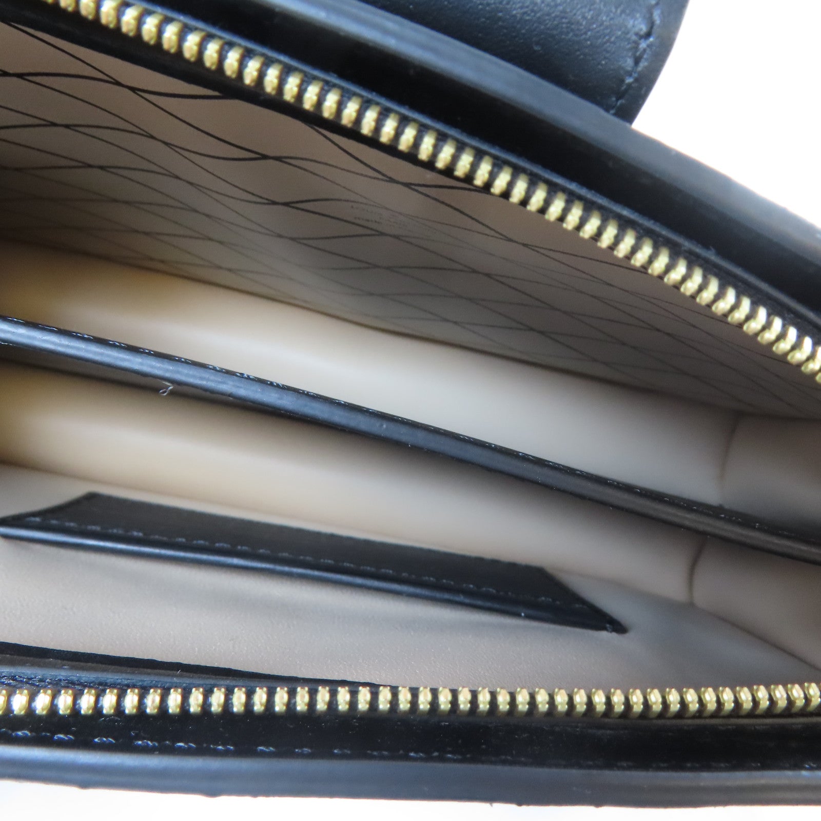 LOUIS VUITTON 【激減優惠】Epi Trunk Clutch金扣肩背袋黑色