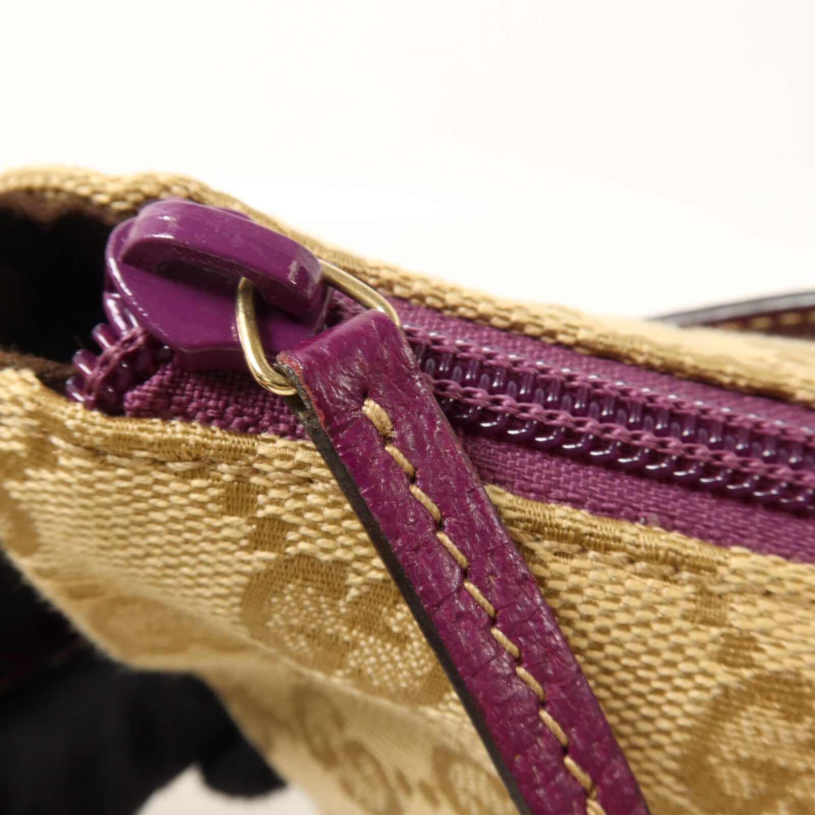 GUCCI 帆布Shoulder Pouch肩背袋