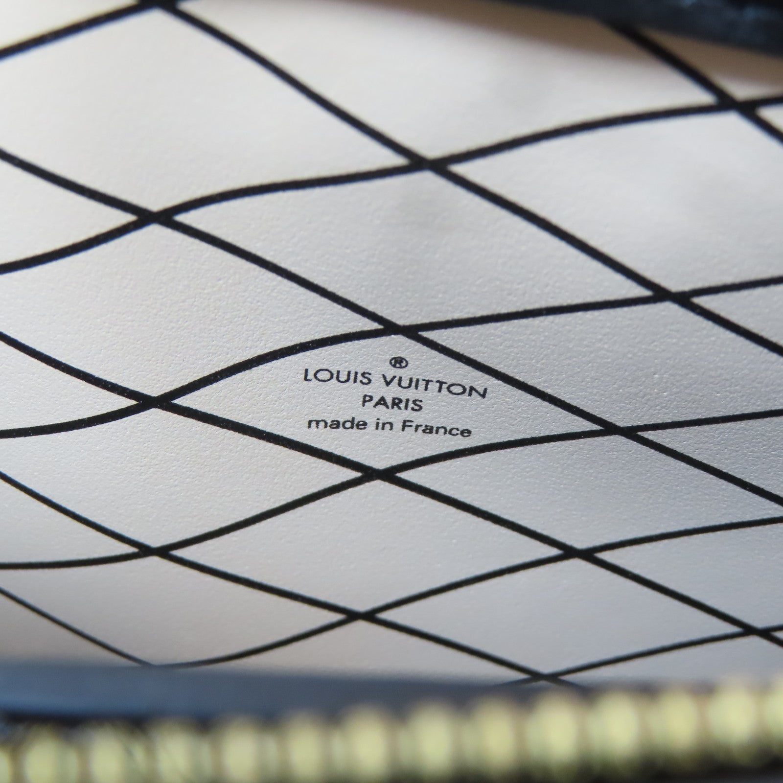 LOUIS VUITTON 【激減優惠】Epi Trunk Clutch金扣肩背袋黑色