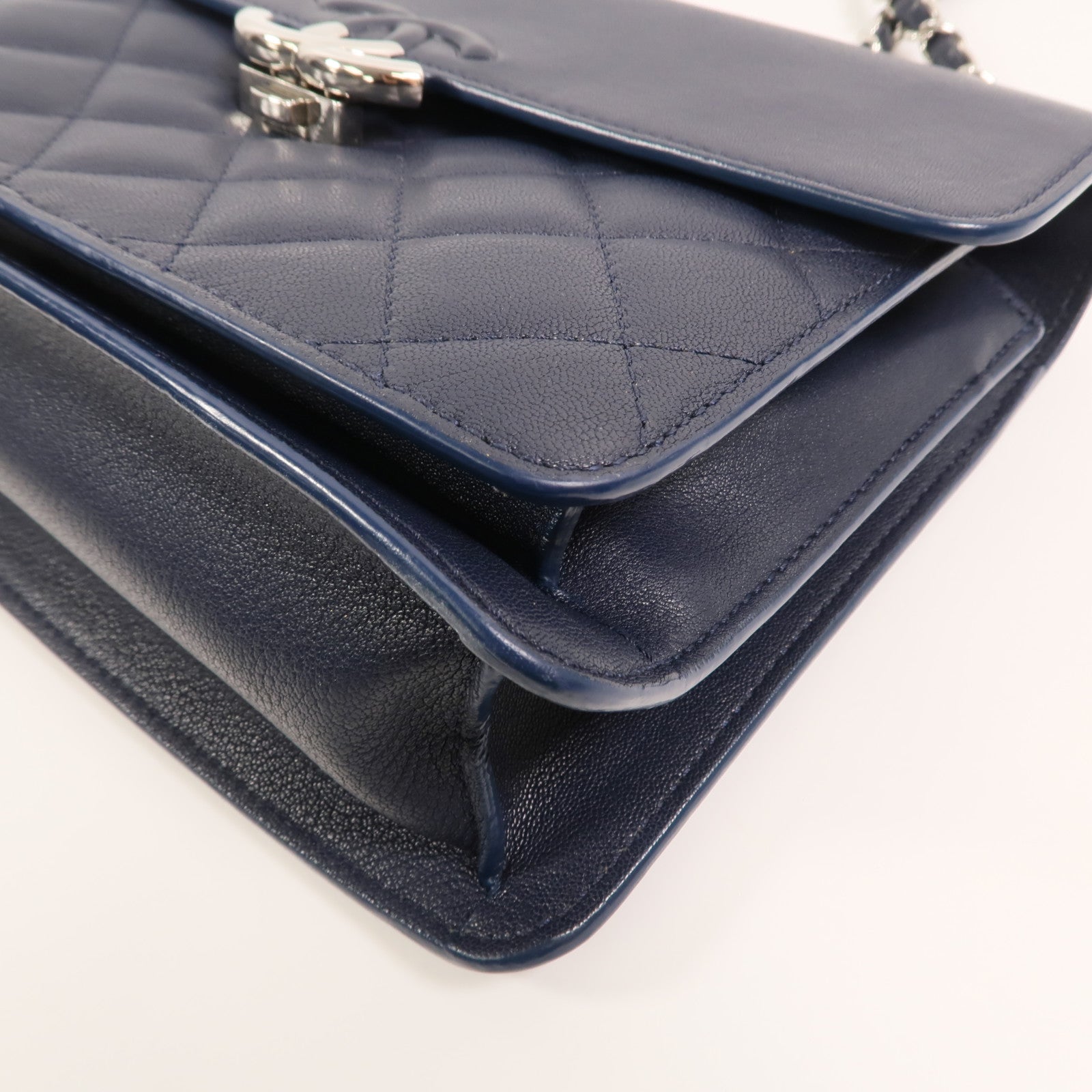 CHANEL 牛皮皮革Mini Urban Companion Flap Bag鏈帶肩背袋