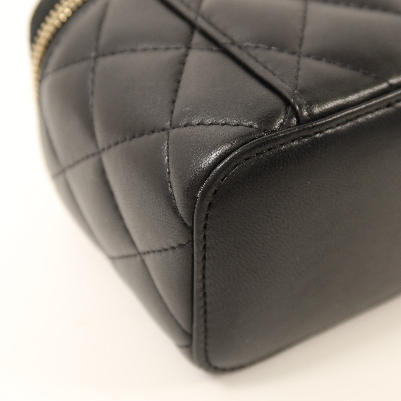 CHANEL 羊皮皮革Mini Pearl Vanity Case金扣鏈帶肩背袋