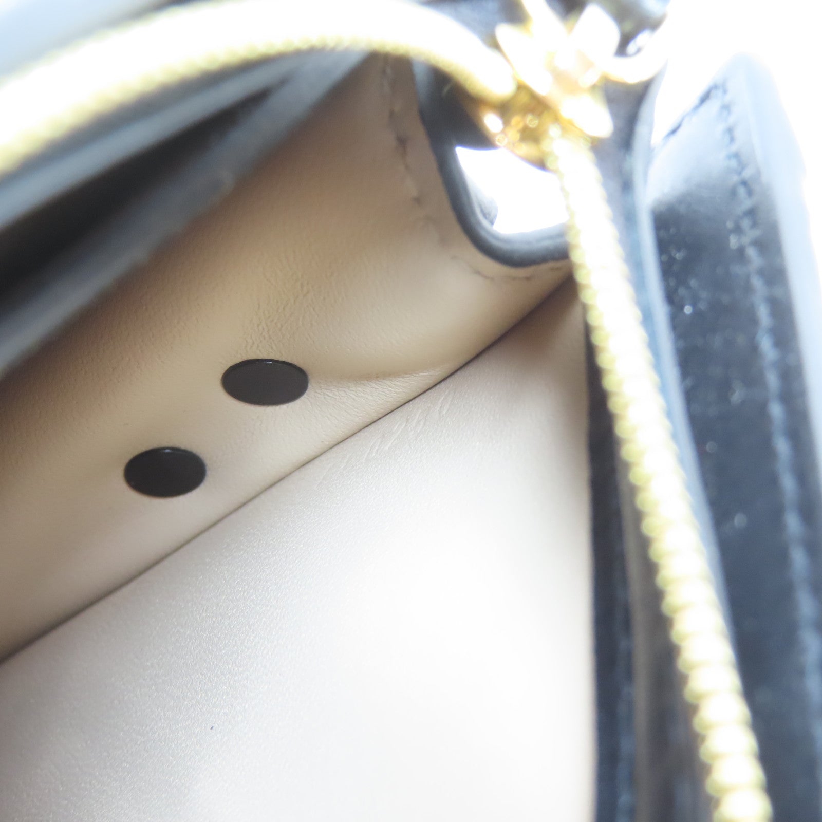 LOUIS VUITTON 【激減優惠】Epi Trunk Clutch金扣肩背袋黑色