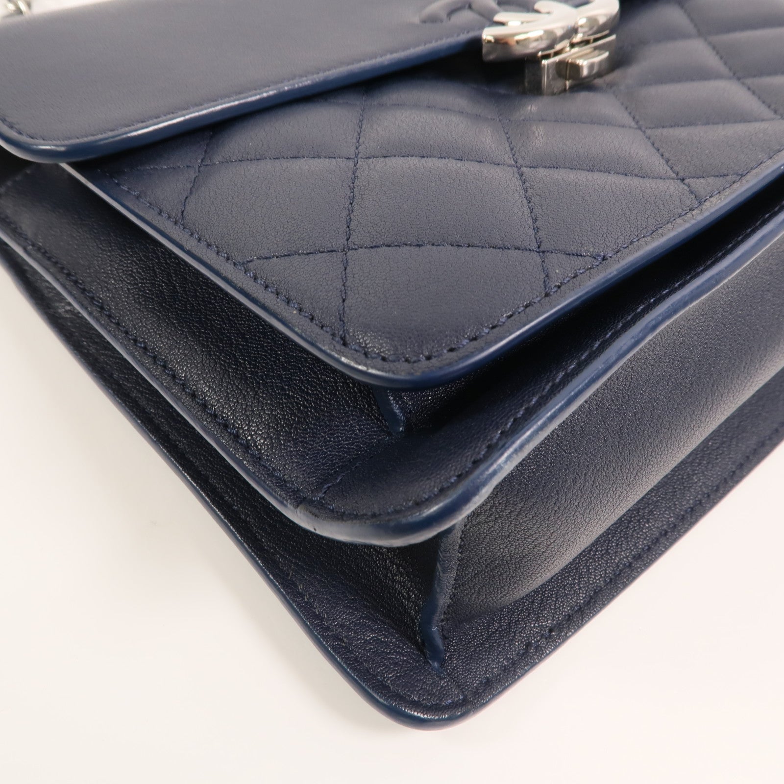 CHANEL 牛皮皮革Mini Urban Companion Flap Bag鏈帶肩背袋