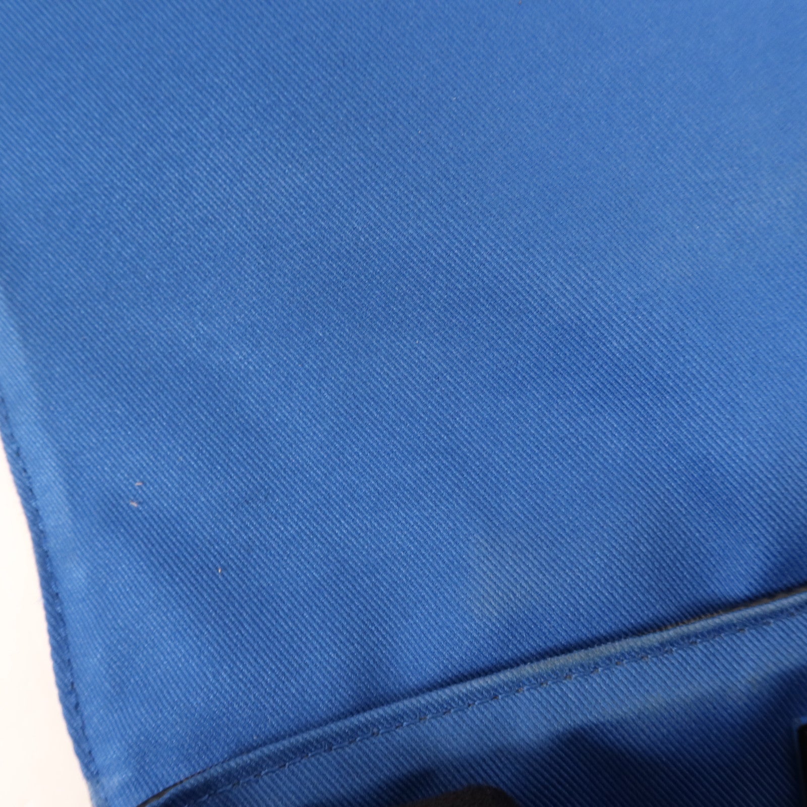 LOUIS VUITTON Damier Graphite District PM銀扣肩背袋