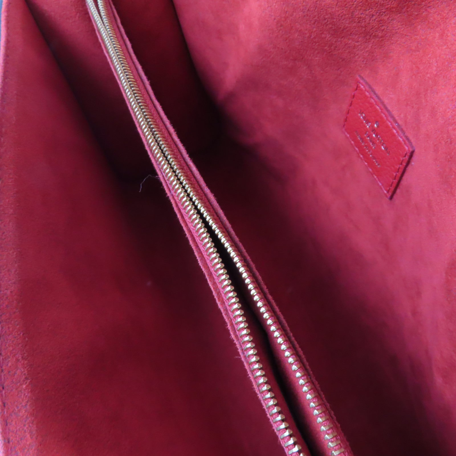 LOUIS VUITTON Monogram Victoire Shoulder Bag金扣鏈帶肩背袋紅色/啡色