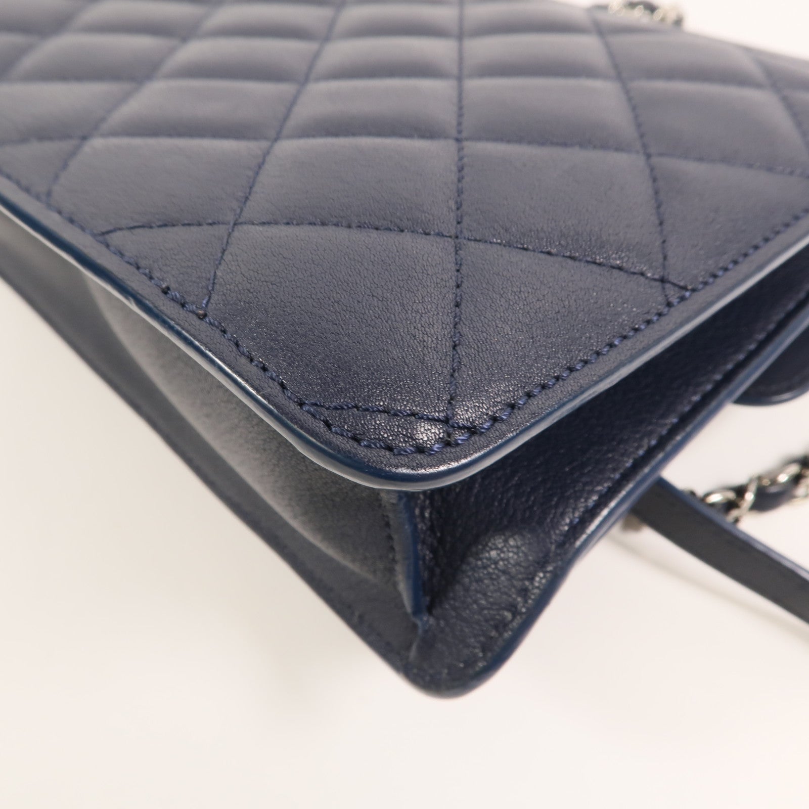 CHANEL 牛皮皮革Mini Urban Companion Flap Bag鏈帶肩背袋