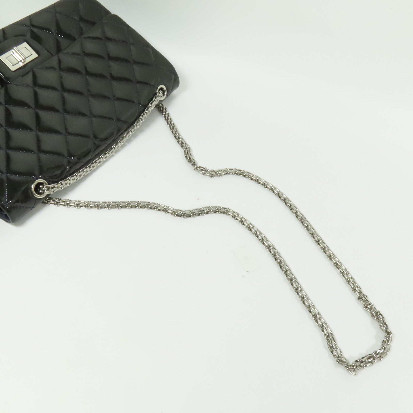 CHANEL 漆皮皮革2.55 Jumbo銀扣鏈帶肩背袋