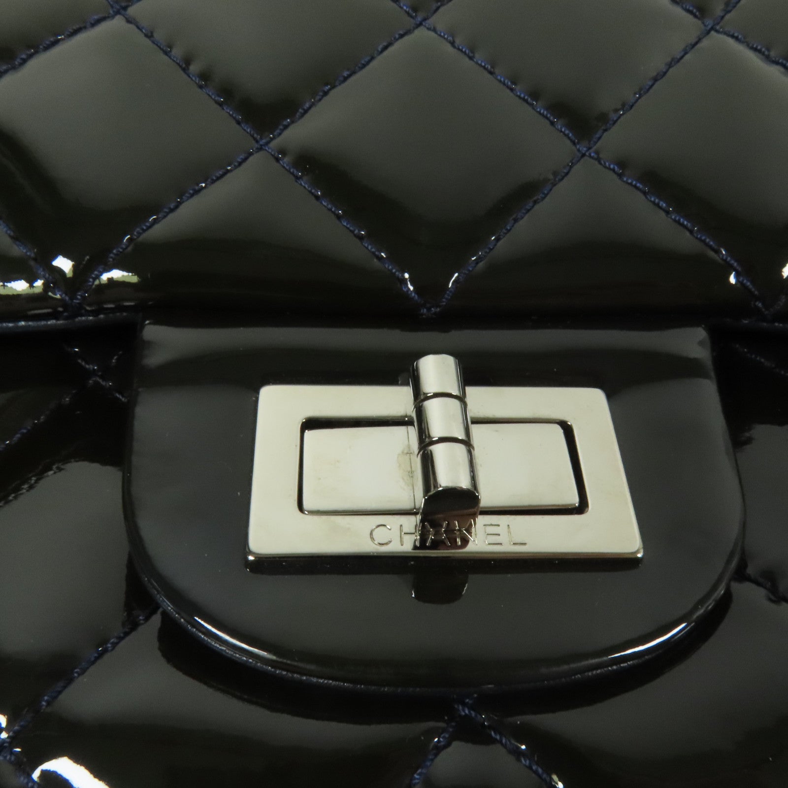 CHANEL 漆皮皮革2.55 Jumbo銀扣鏈帶肩背袋