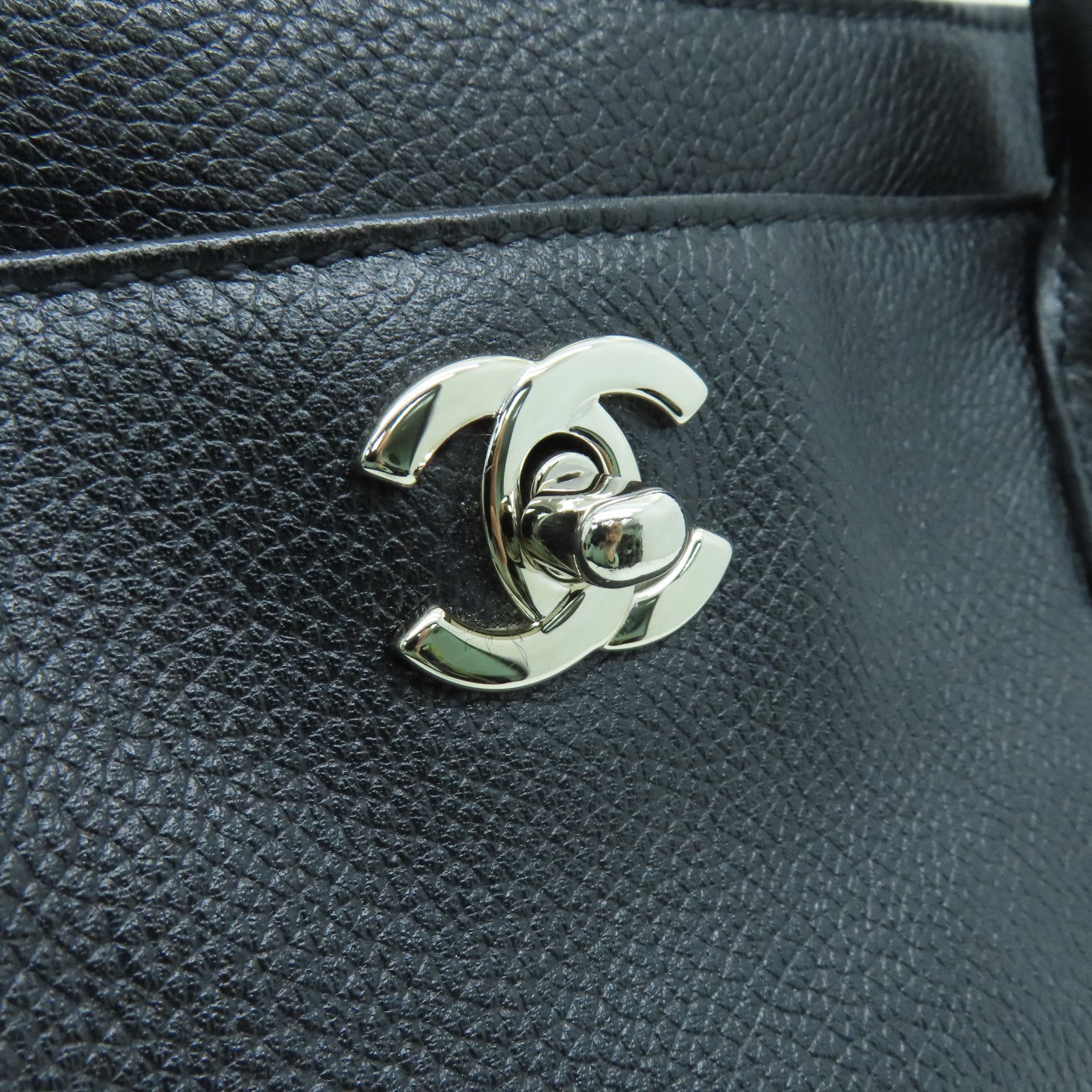 CHANEL cowhide leather Shoulder Bag silver buckle handle shoulder bag black
