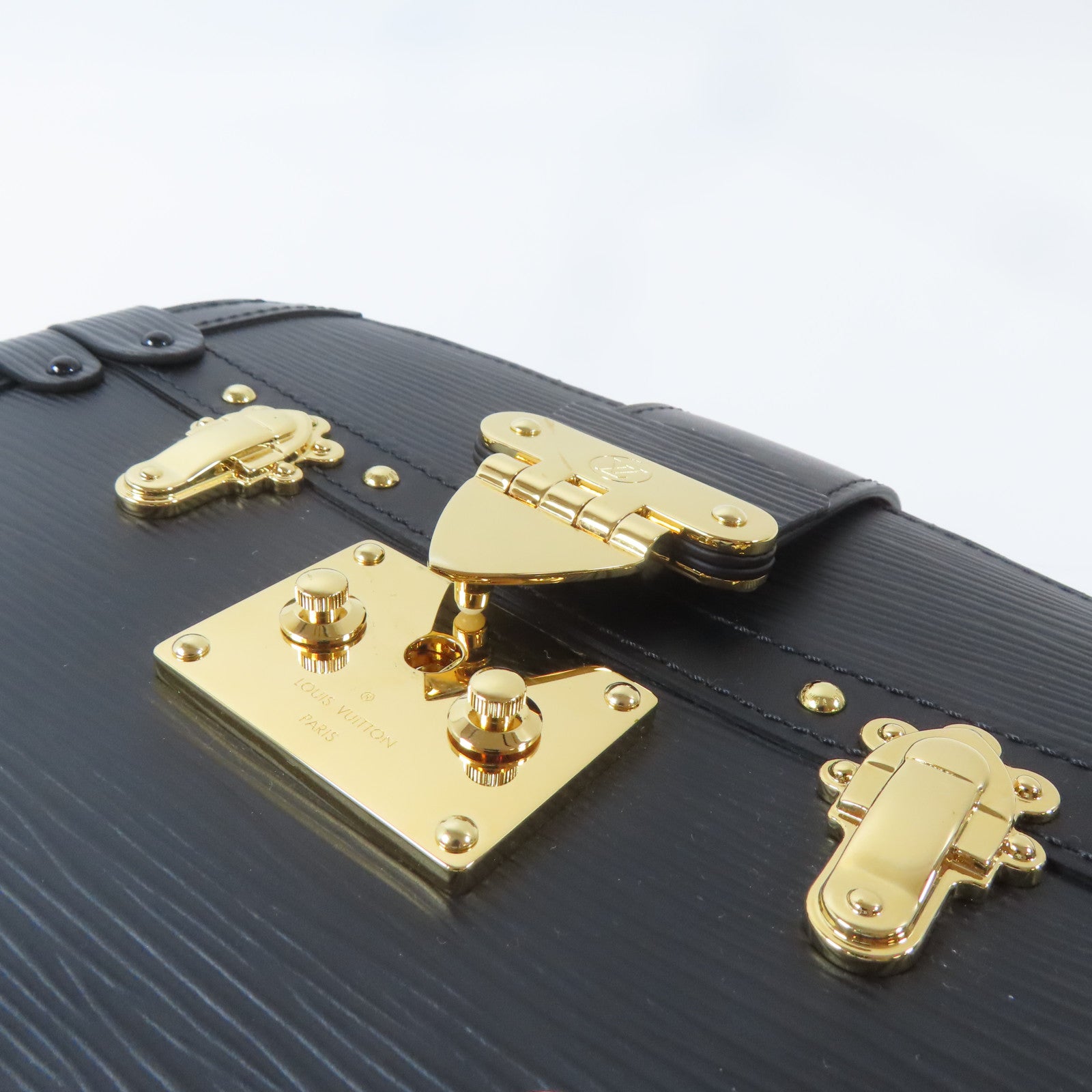 LOUIS VUITTON 【激減優惠】Epi Trunk Clutch金扣肩背袋黑色