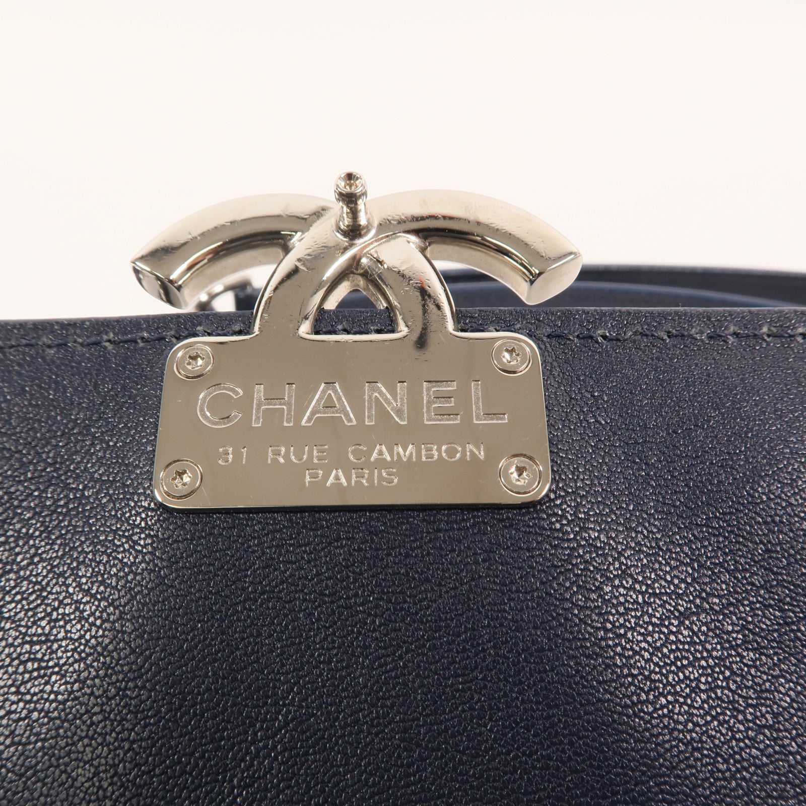CHANEL 牛皮皮革Mini Urban Companion Flap Bag鏈帶肩背袋