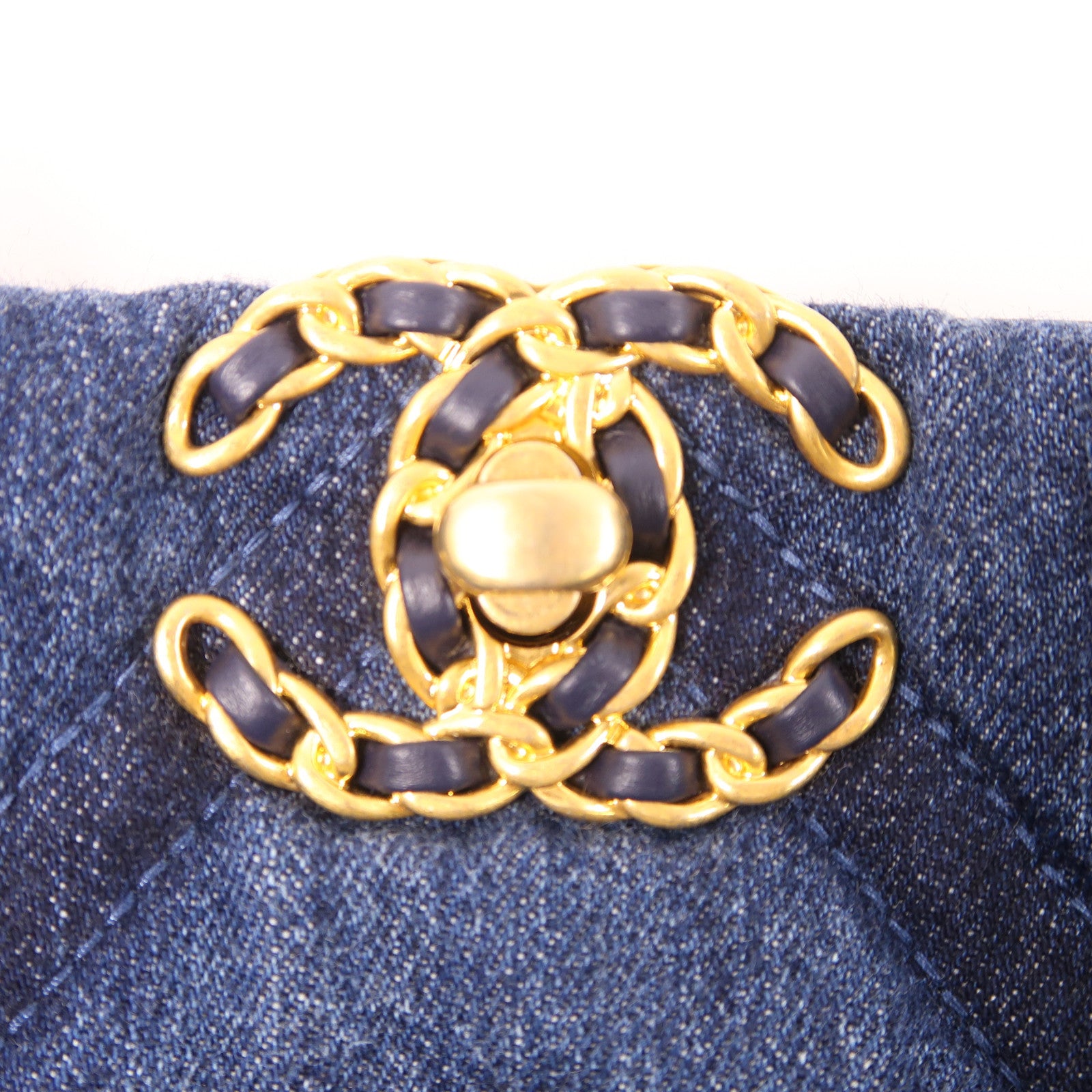 CHANEL 菱格牛仔布Chain Shoulder金扣鏈帶肩背袋藍色