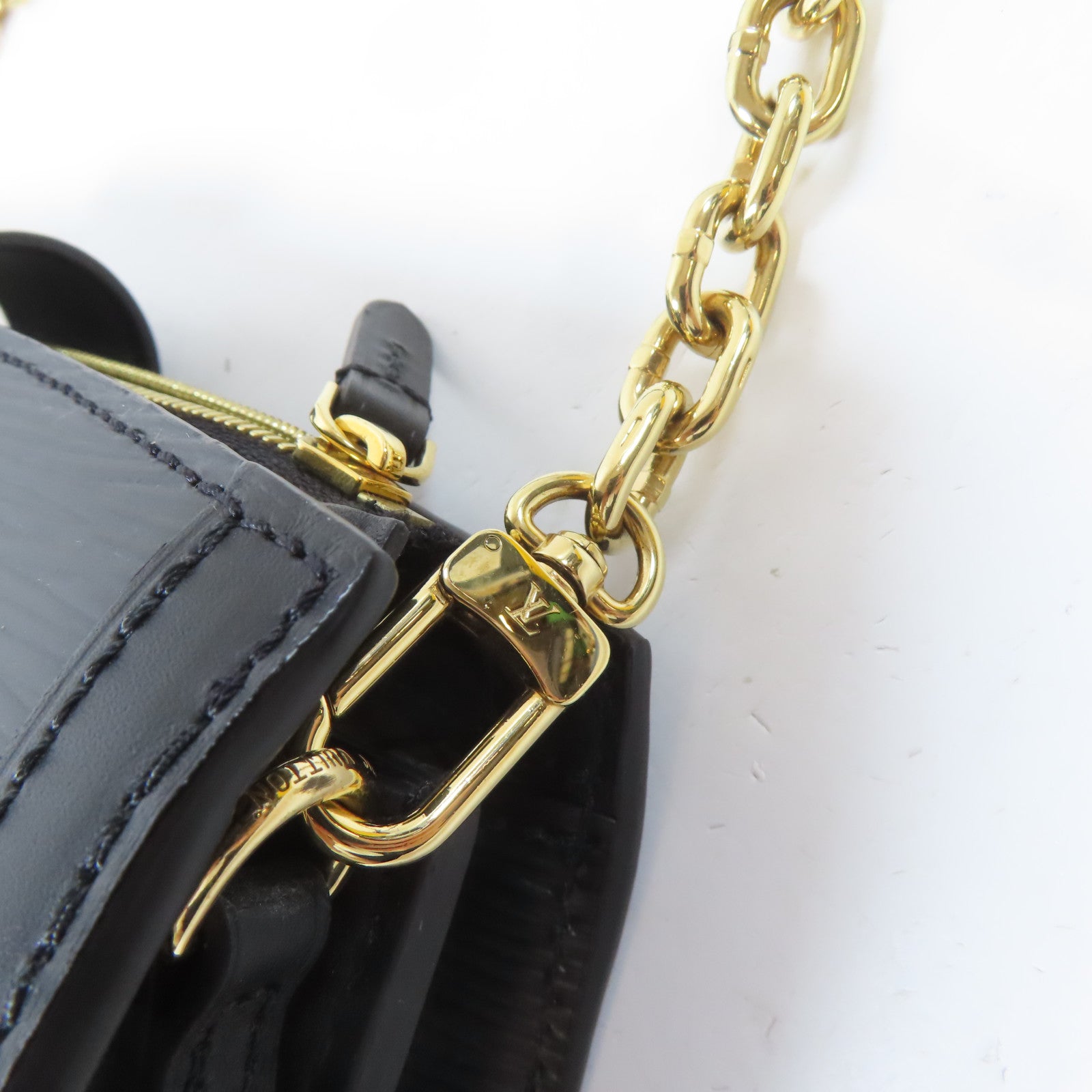 LOUIS VUITTON 【激減優惠】Epi Trunk Clutch金扣肩背袋黑色