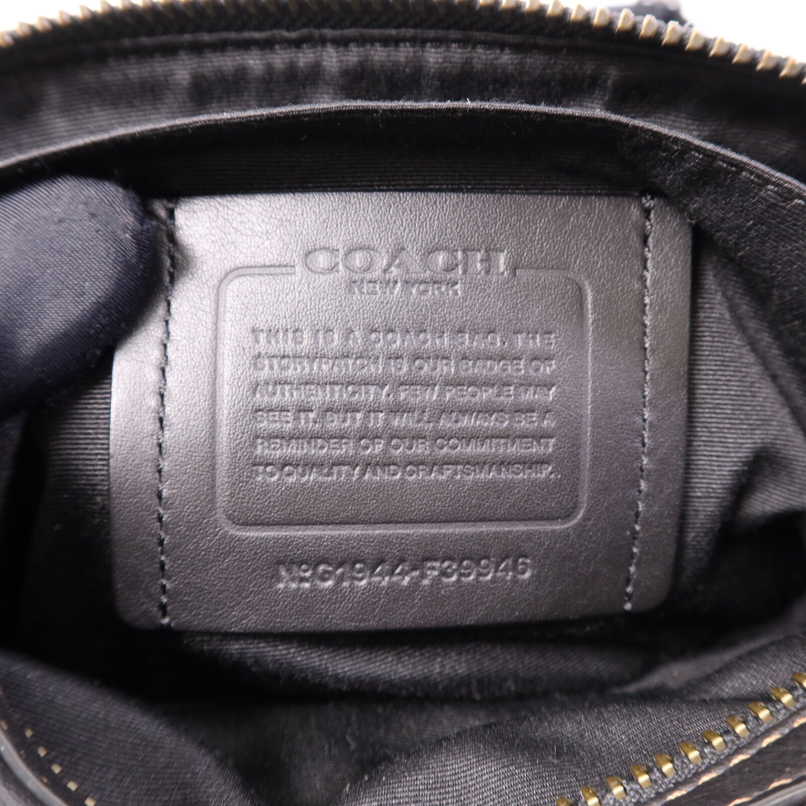 COACH 牛皮皮革Shoulder Bag銀扣肩背袋