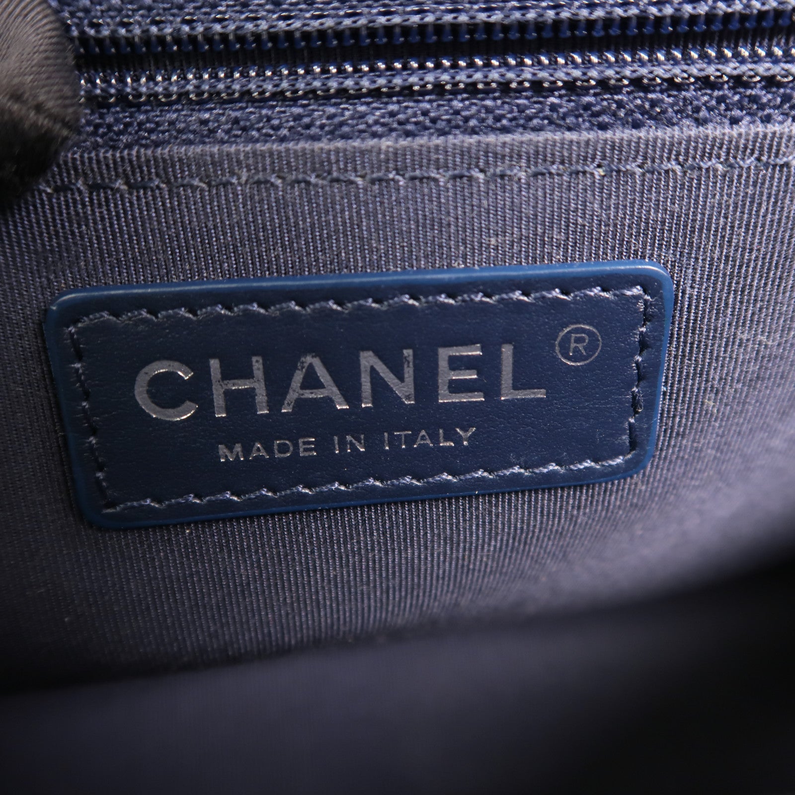 CHANEL 牛皮皮革Mini Urban Companion Flap Bag鏈帶肩背袋