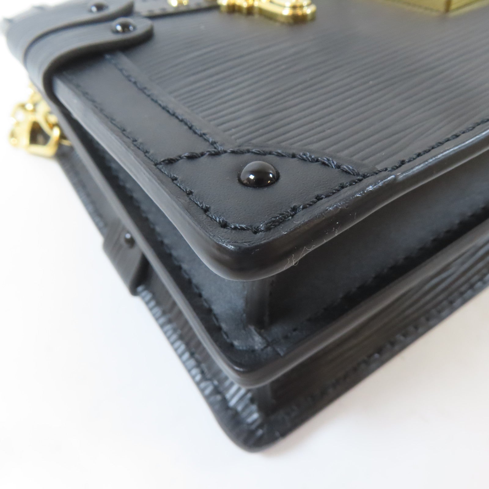 LOUIS VUITTON 【激減優惠】Epi Trunk Clutch金扣肩背袋黑色