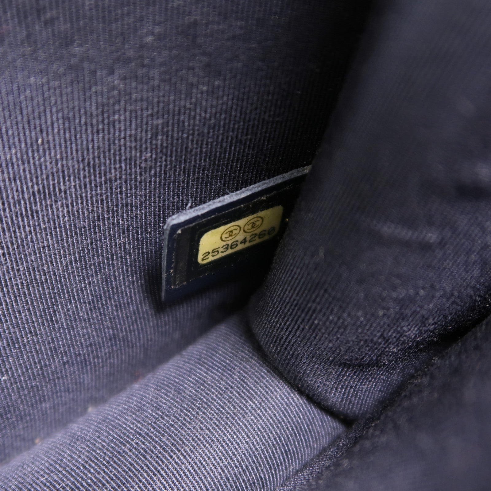 CHANEL 牛皮皮革Mini Urban Companion Flap Bag鏈帶肩背袋
