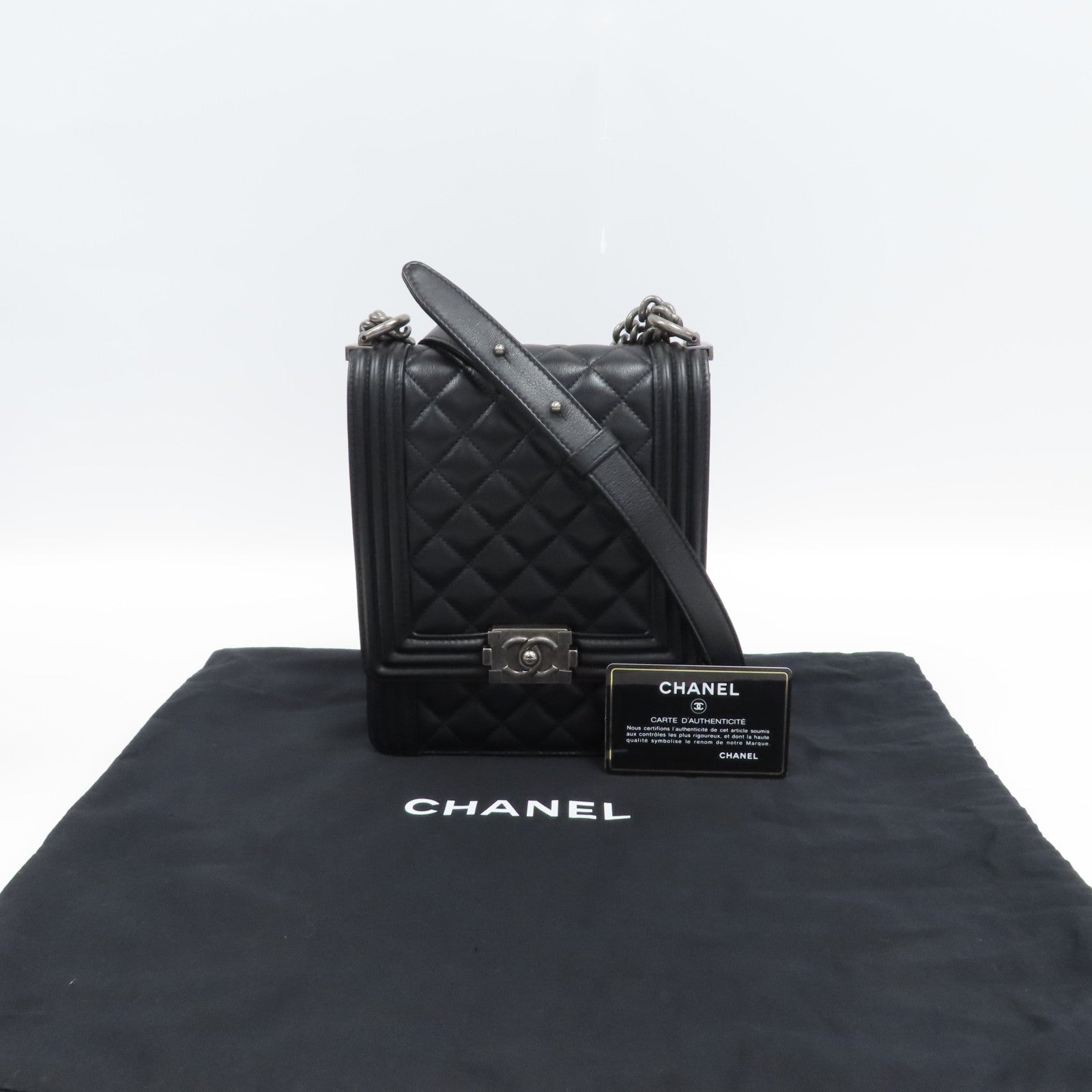 CHANEL 菱格羊皮皮革Boy銀扣鏈帶肩背袋黑色