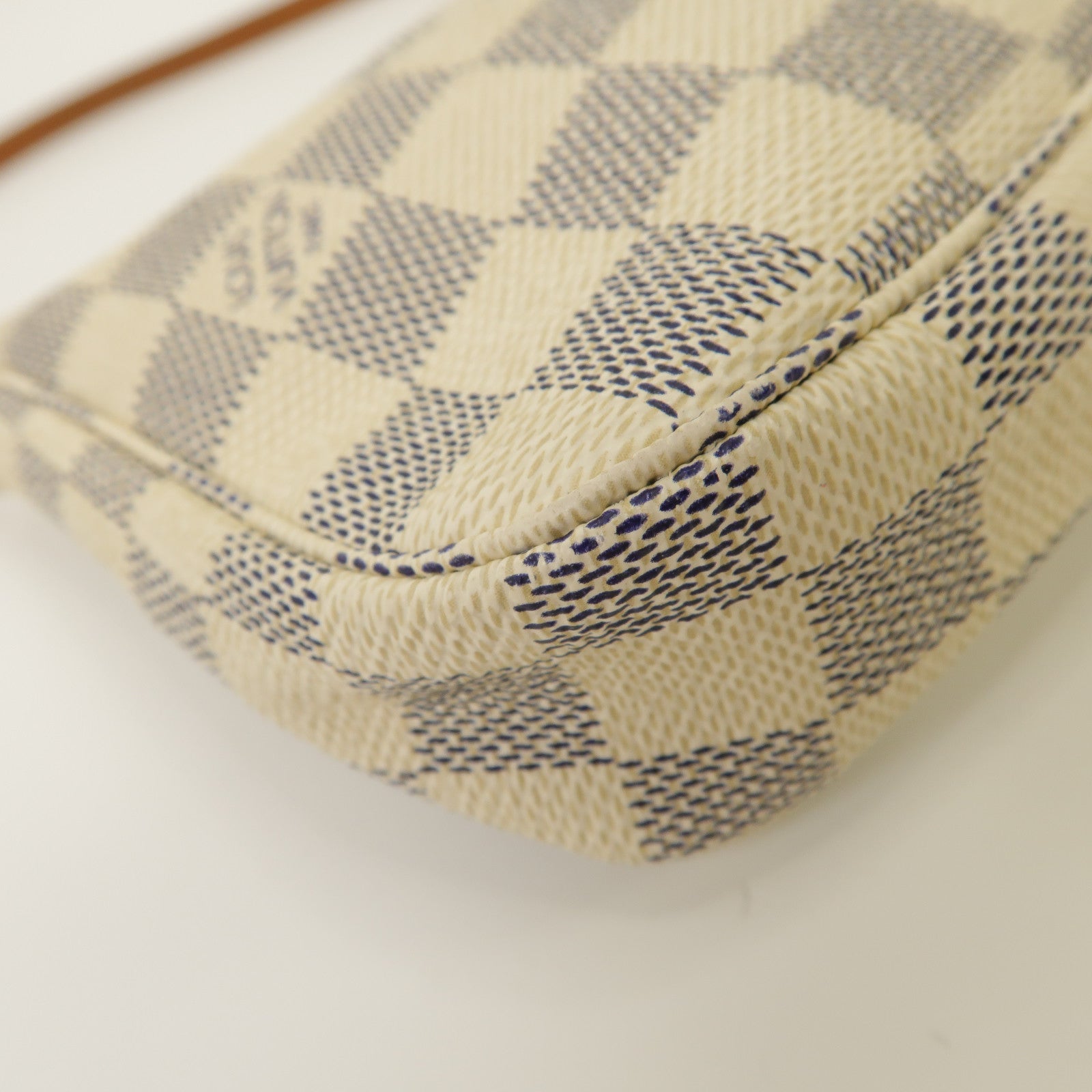 LOUIS VUITTON Damier Azur Pochette Accessoires金扣手拿包白色