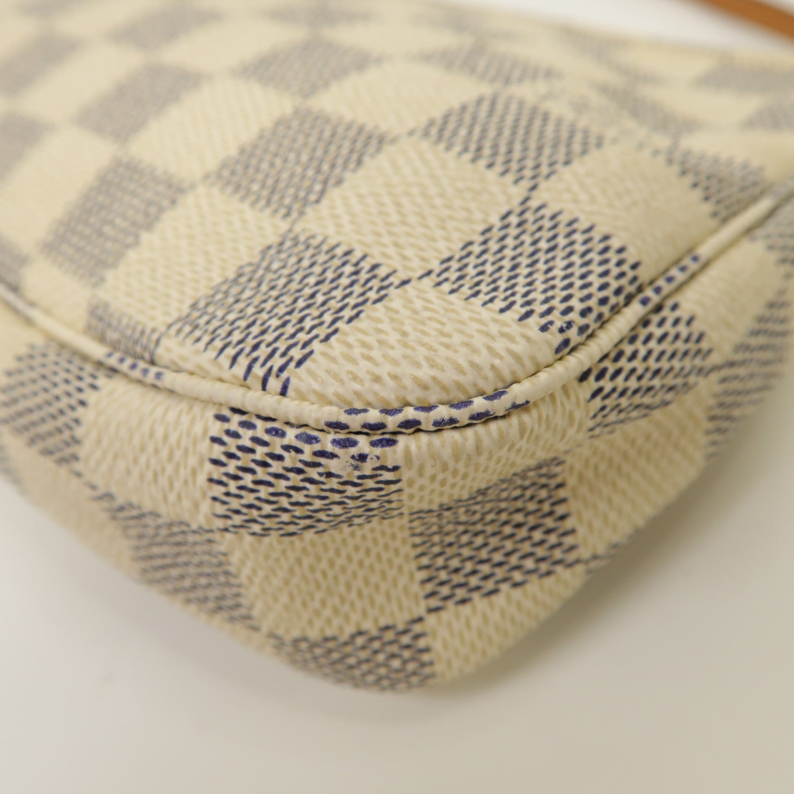 LOUIS VUITTON Damier Azur Pochette Accessoires金扣手拿包白色